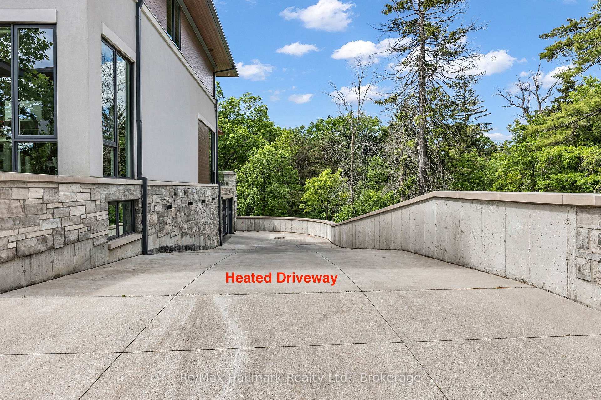 10 MAPLE GROVE Drive 14