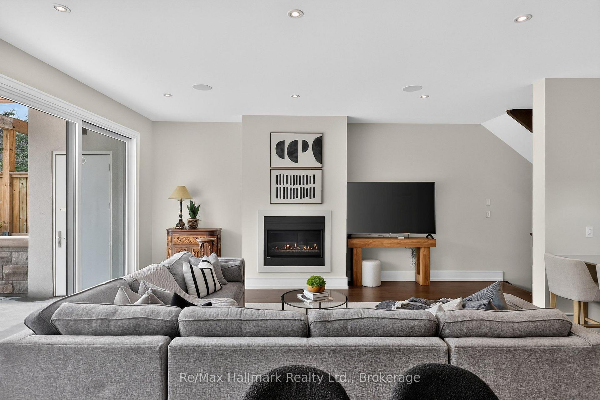 10 MAPLE GROVE Drive 14