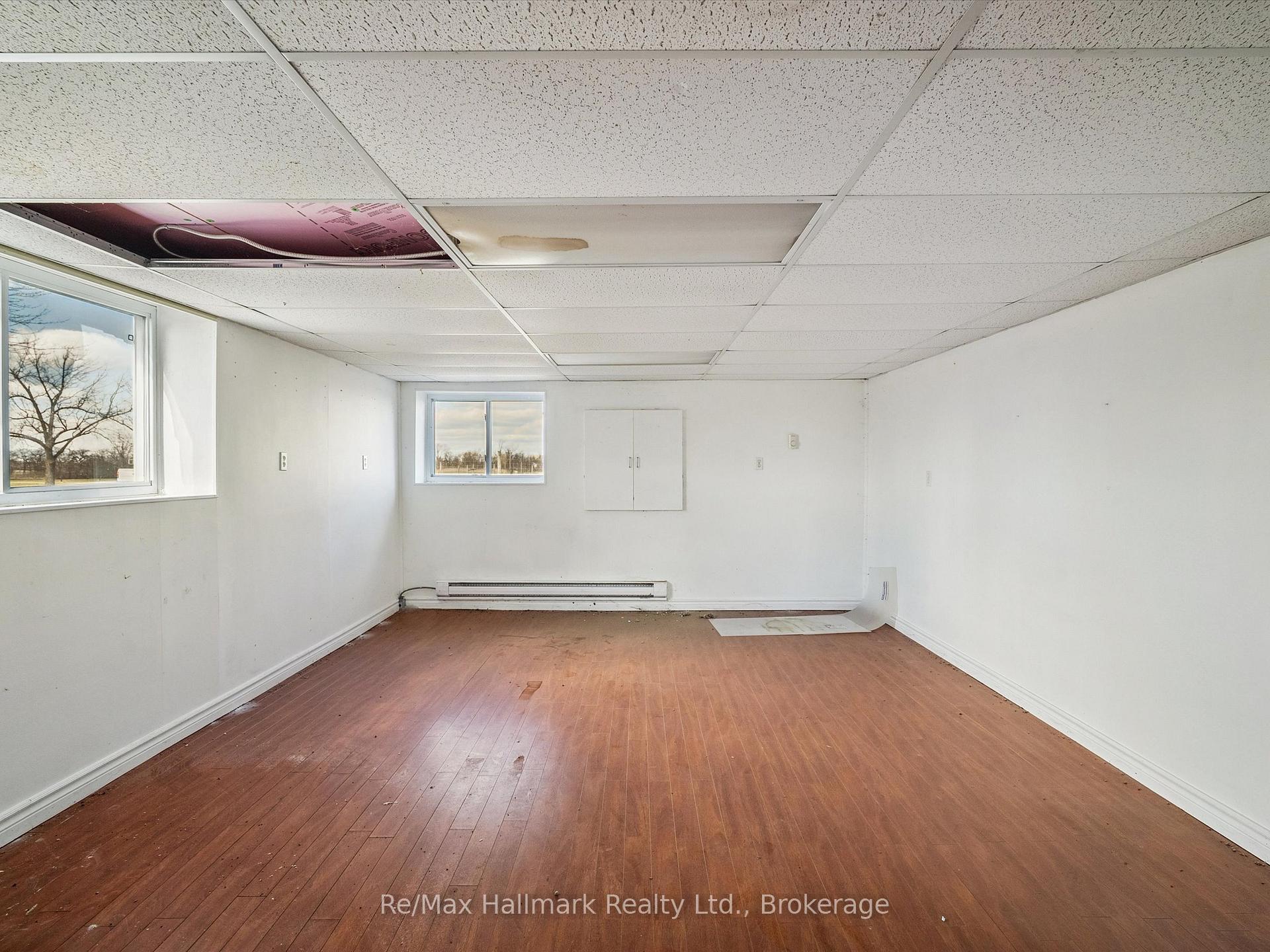 232 Eighth Road E