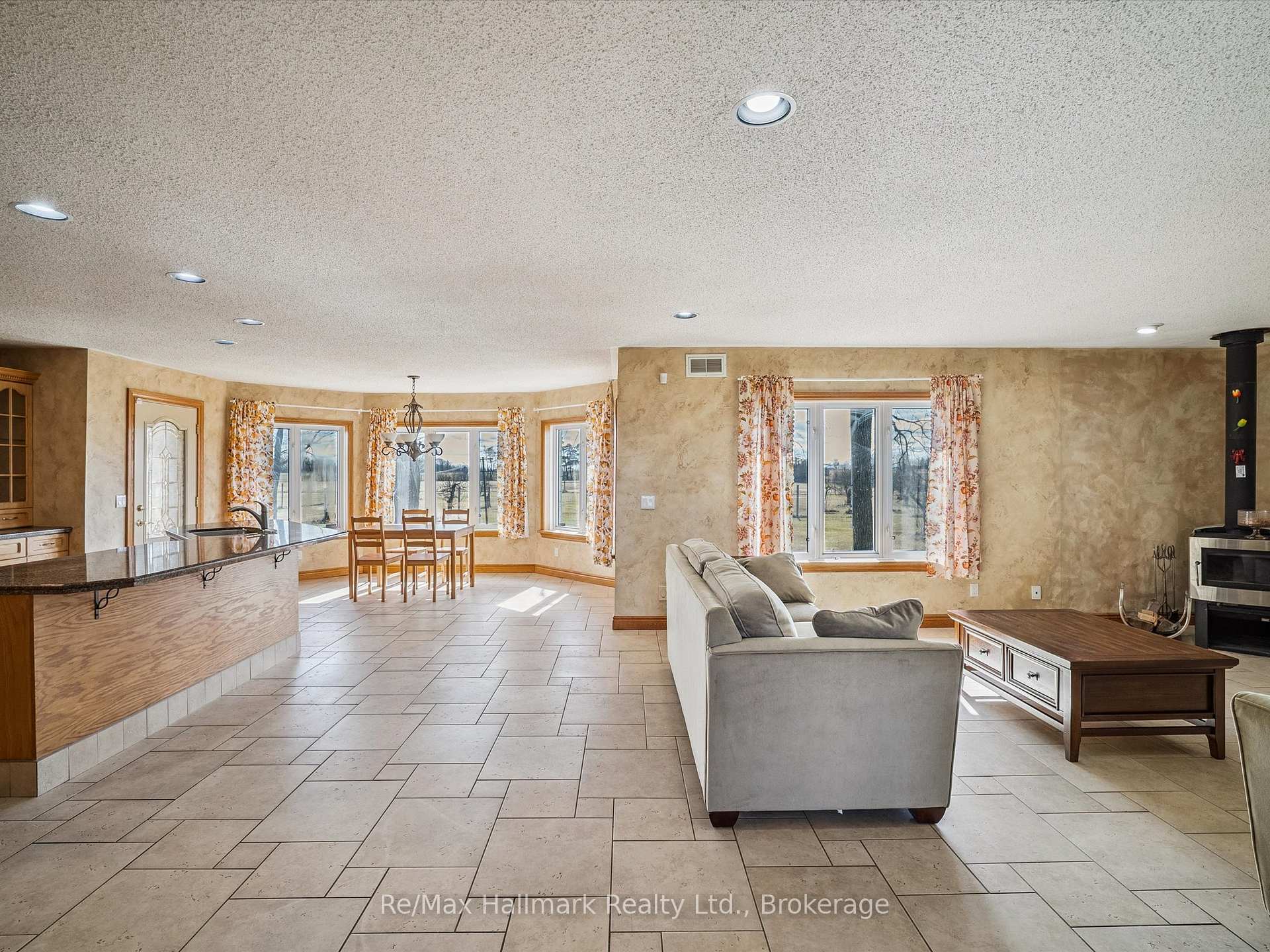 232 Eighth Road E