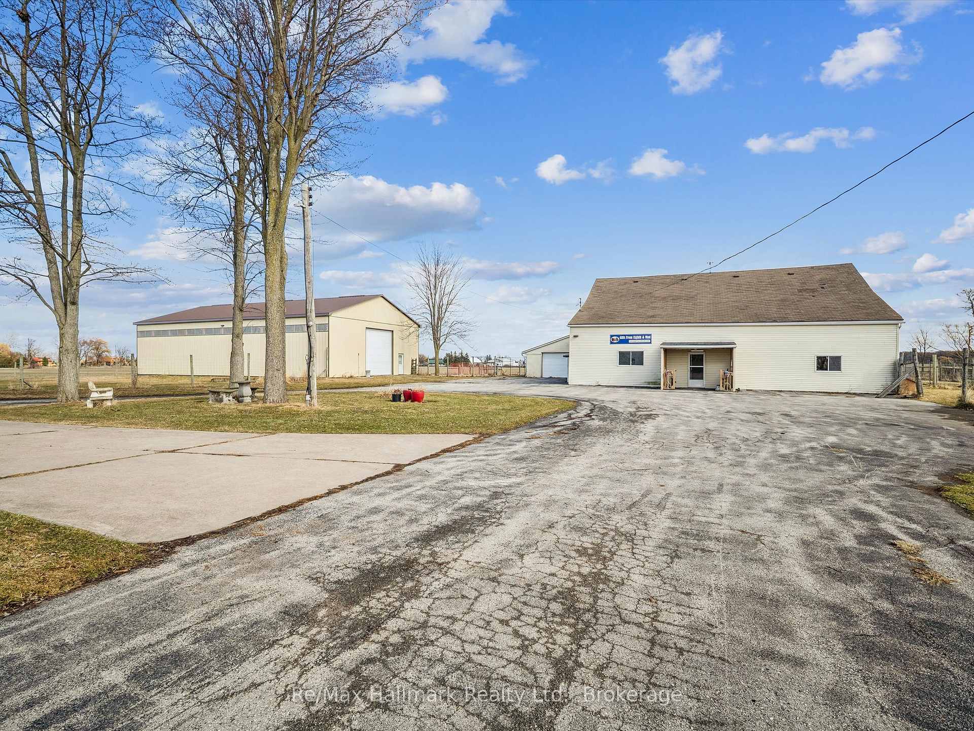 232 Eighth Road E