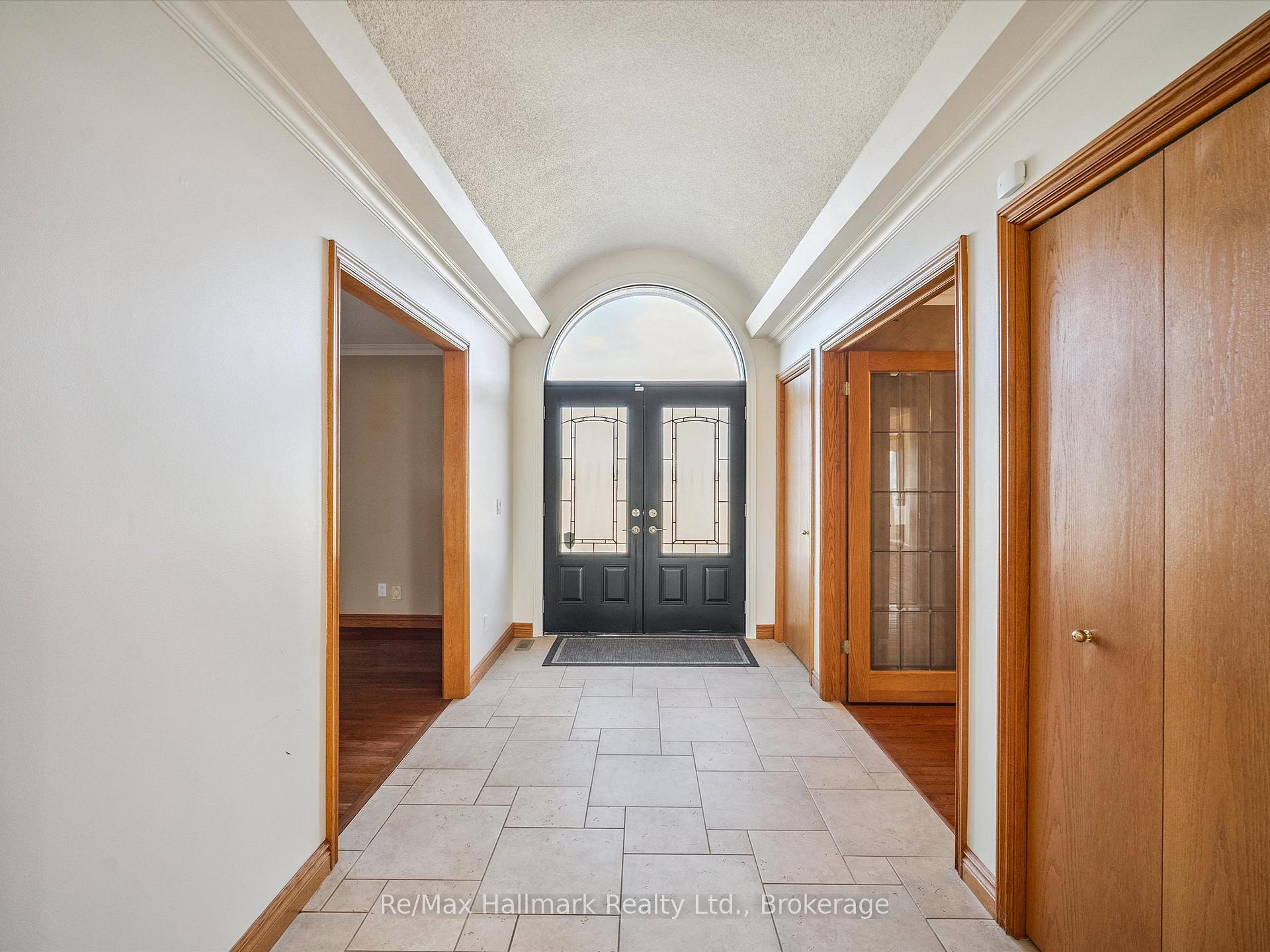 232 Eighth Road E