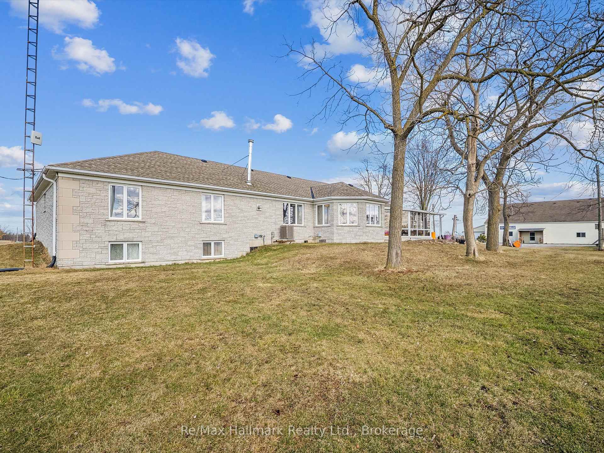 232 Eighth Road E
