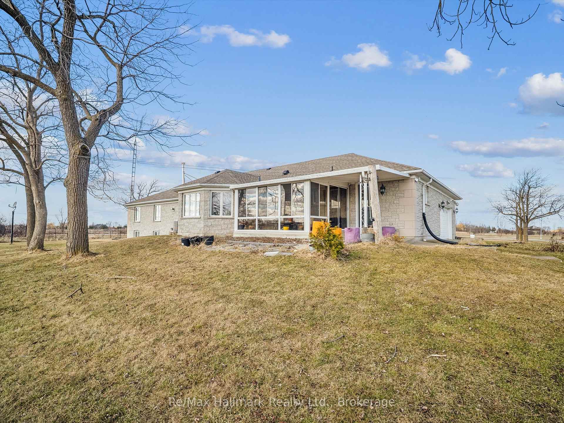 232 Eighth Road E