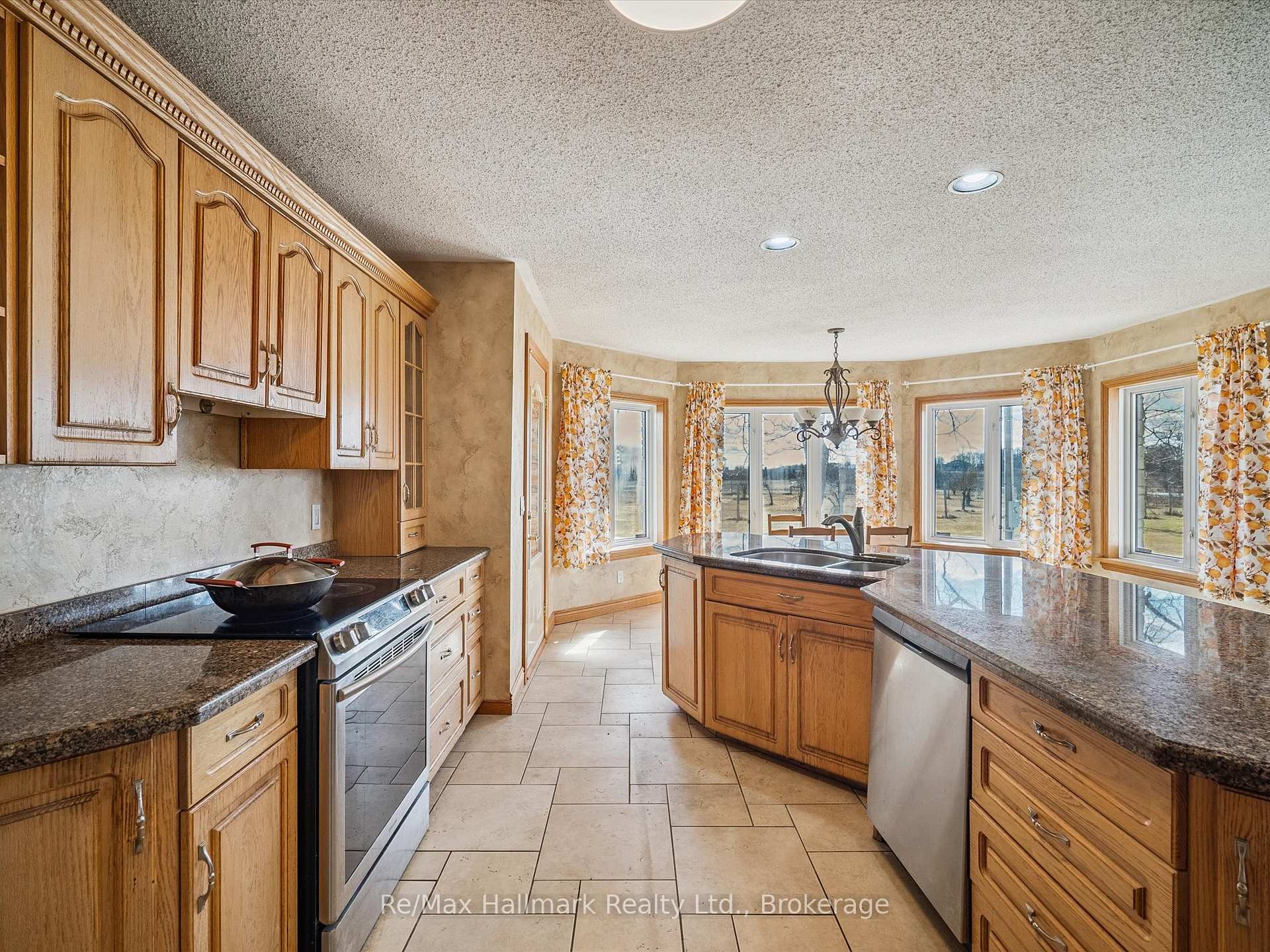232 Eighth Road E