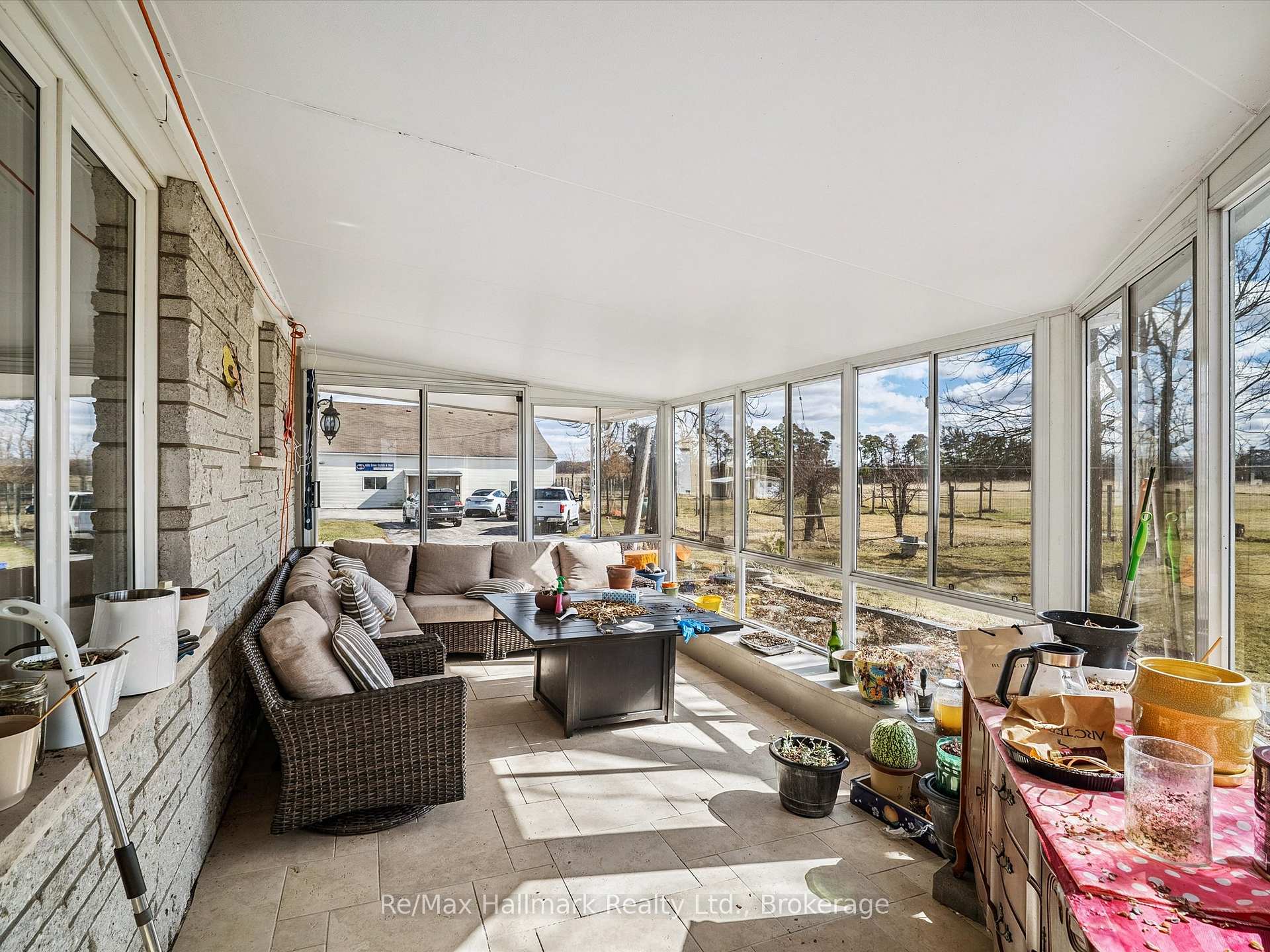 232 Eighth Road E