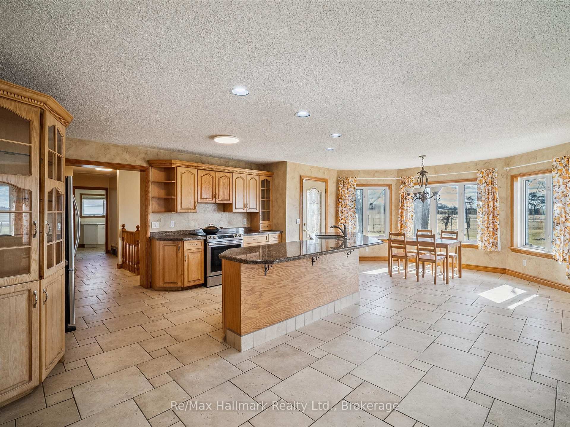 232 Eighth Road E