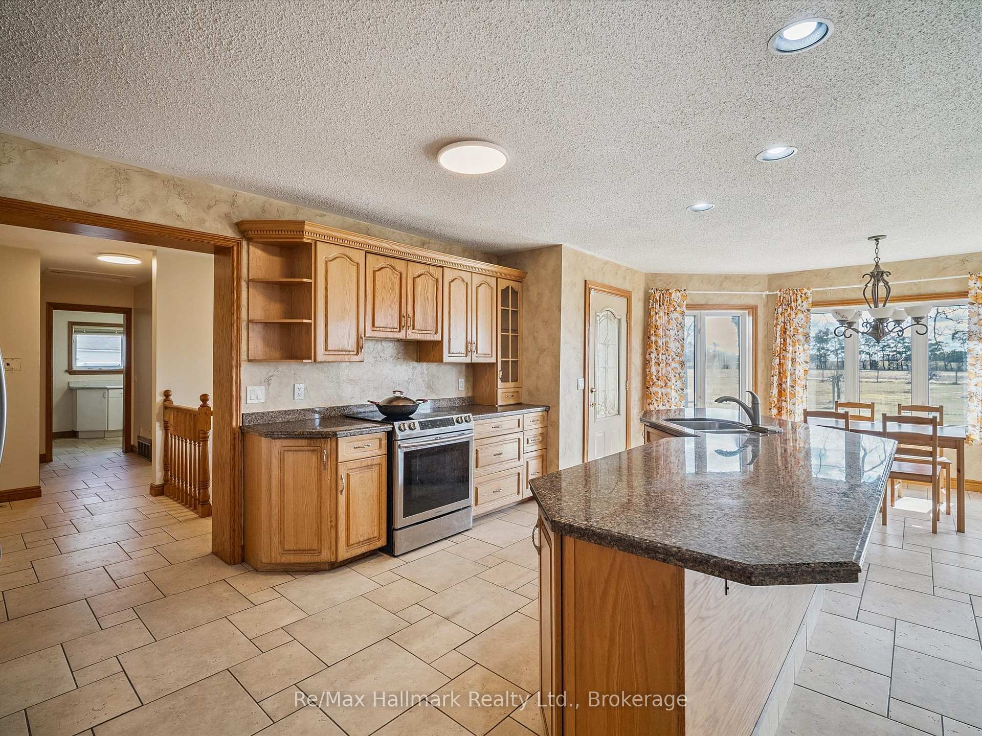 232 Eighth Road E