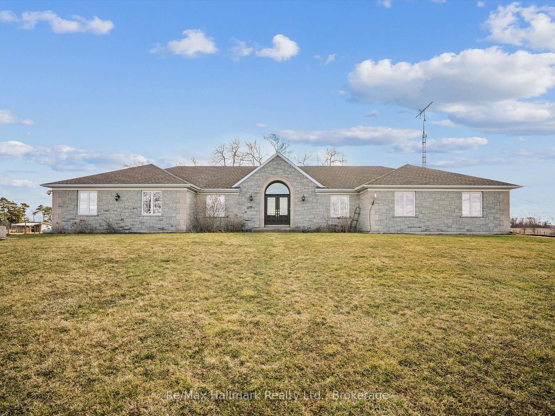 232 Eighth Road E