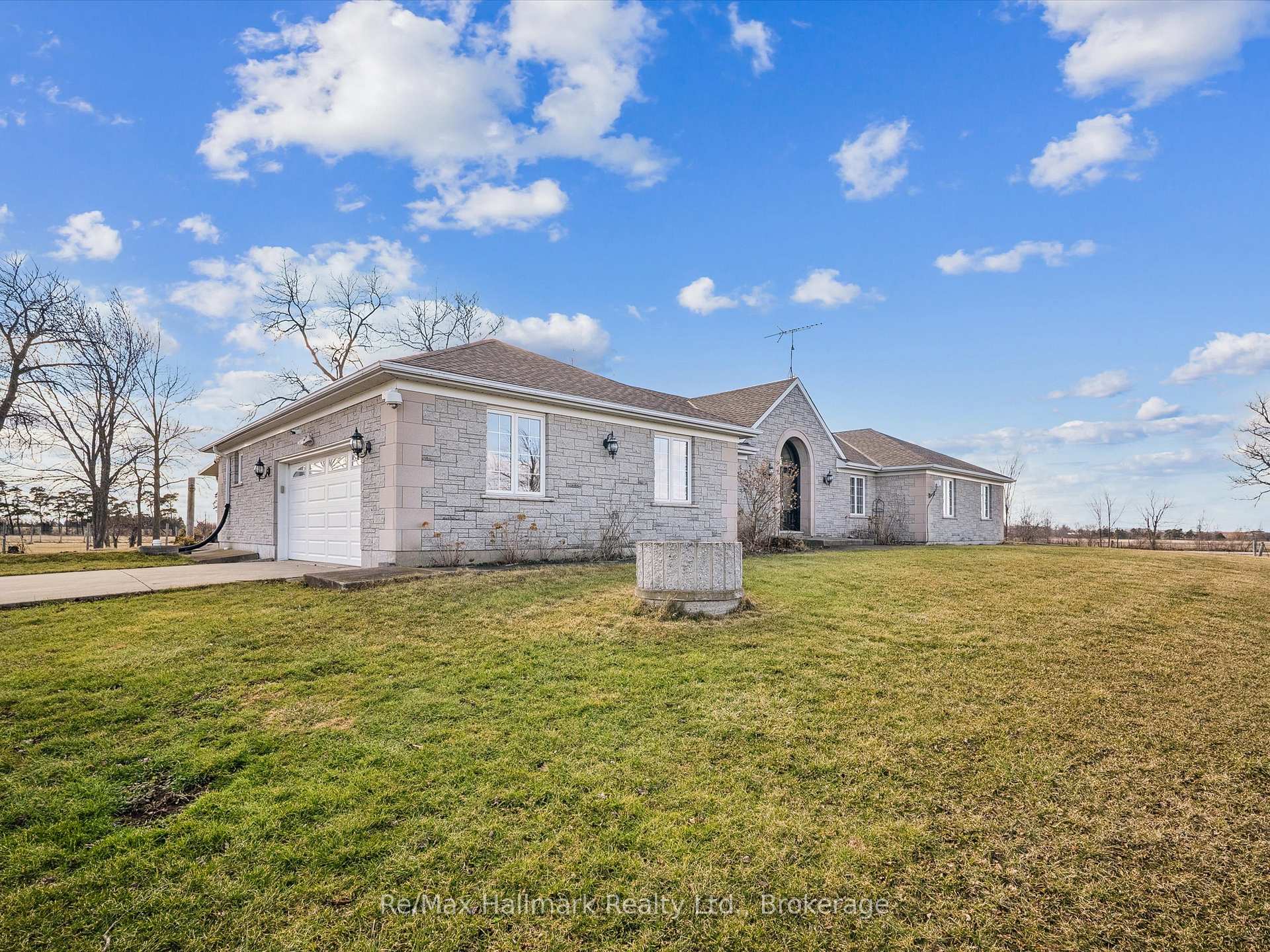 232 Eighth Road E