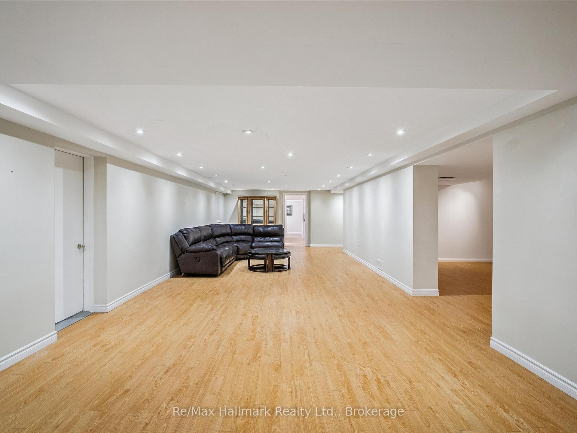 232 Eighth Road E