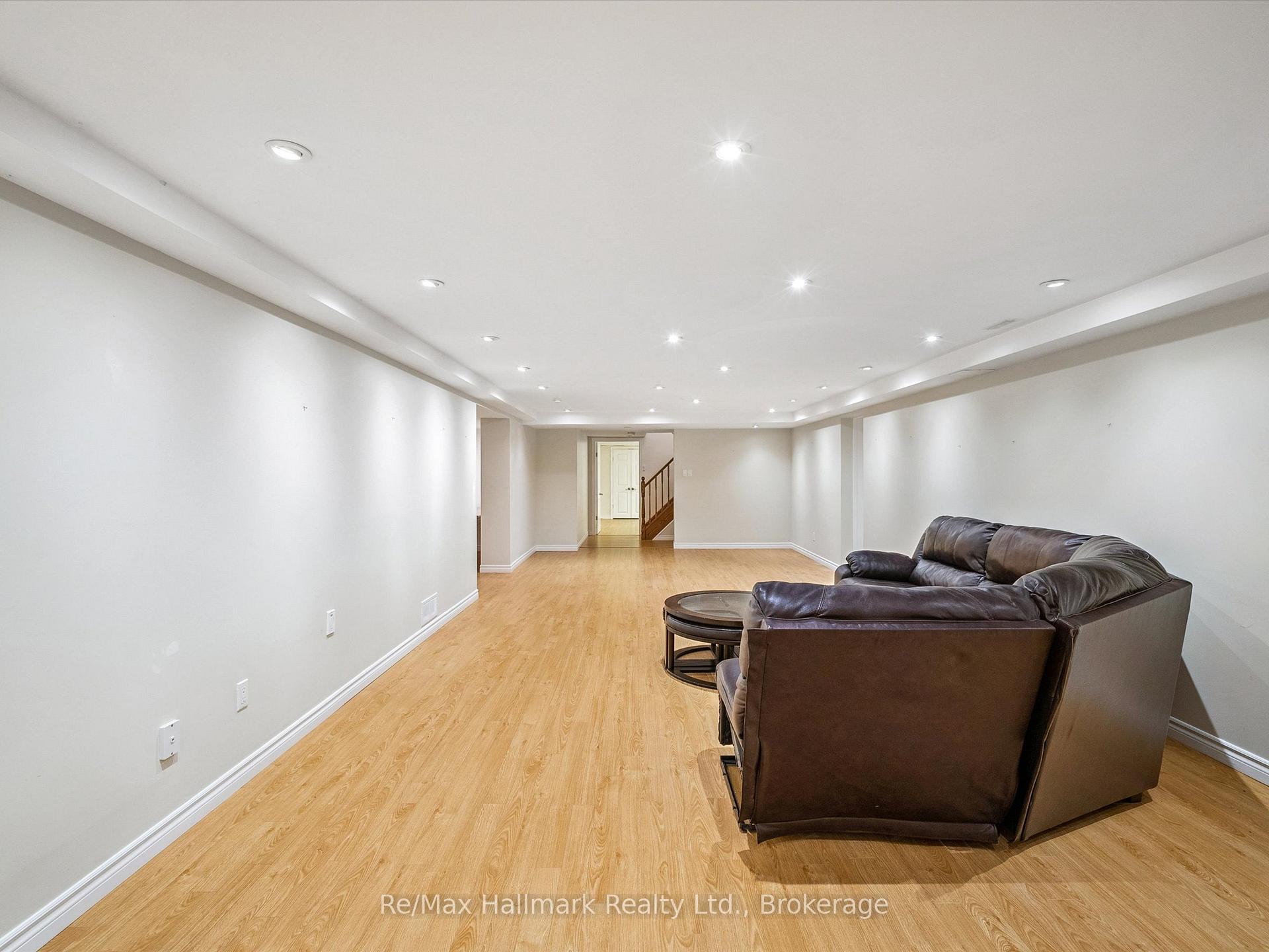 232 Eighth Road E