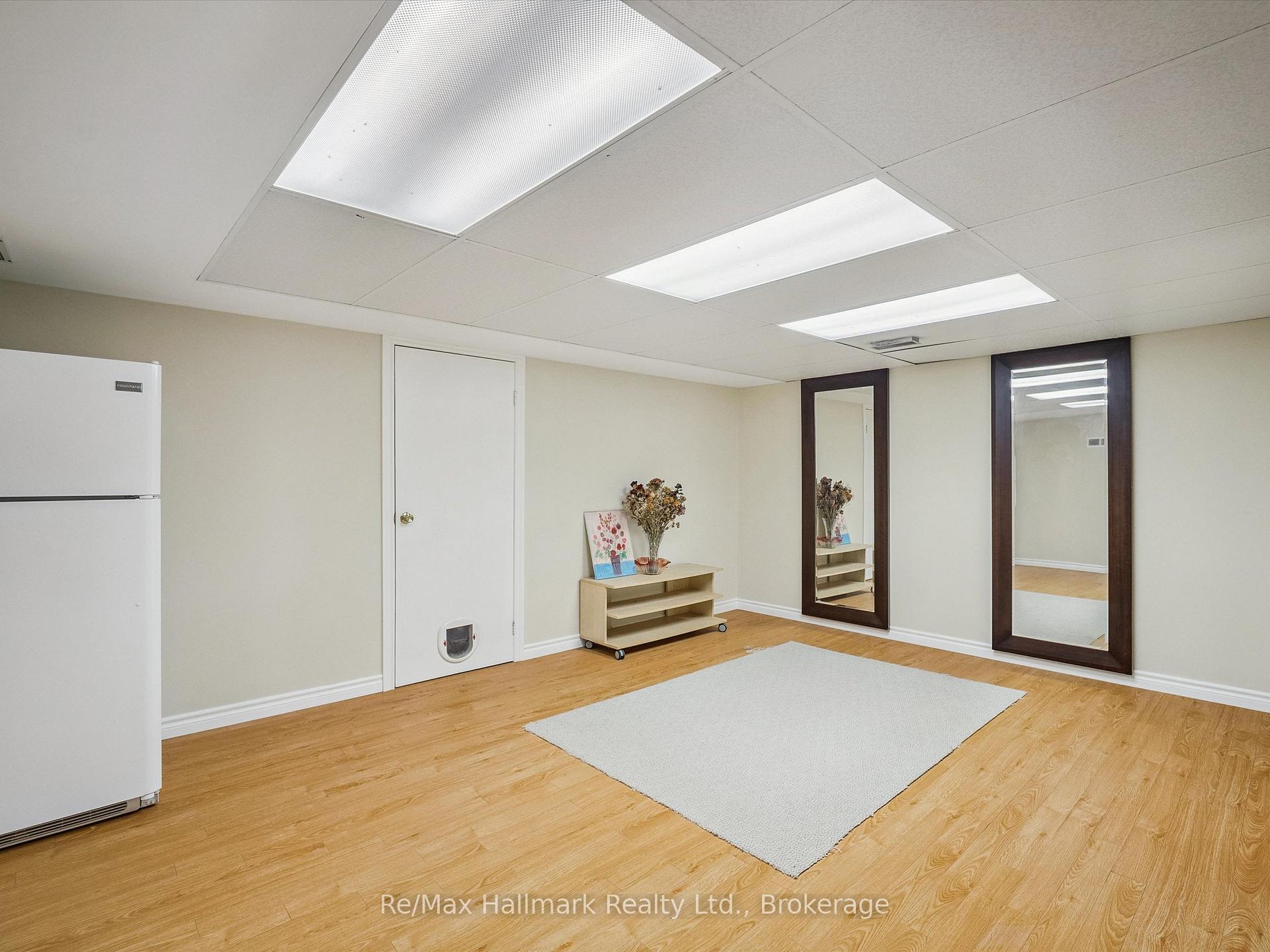 232 Eighth Road E