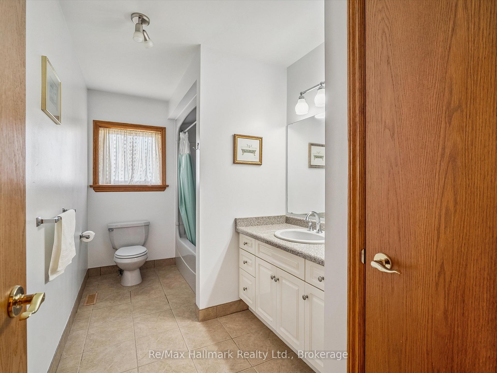232 Eighth Road E