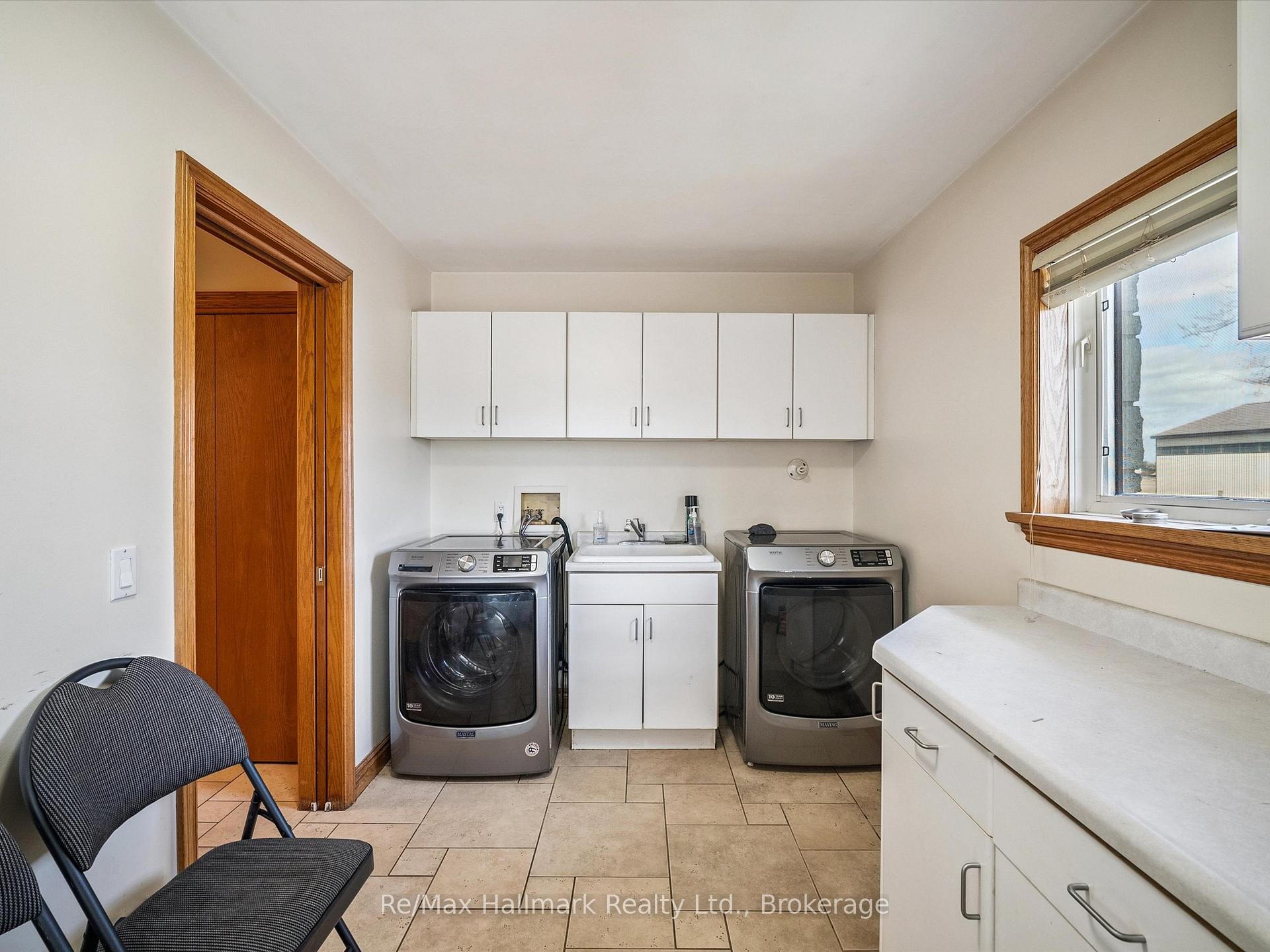 232 Eighth Road E