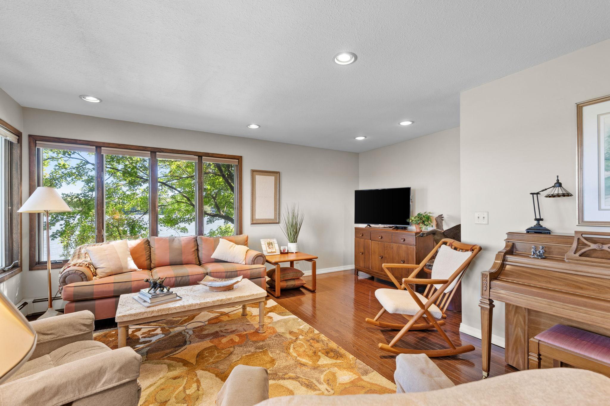 2090 Kendall Loop