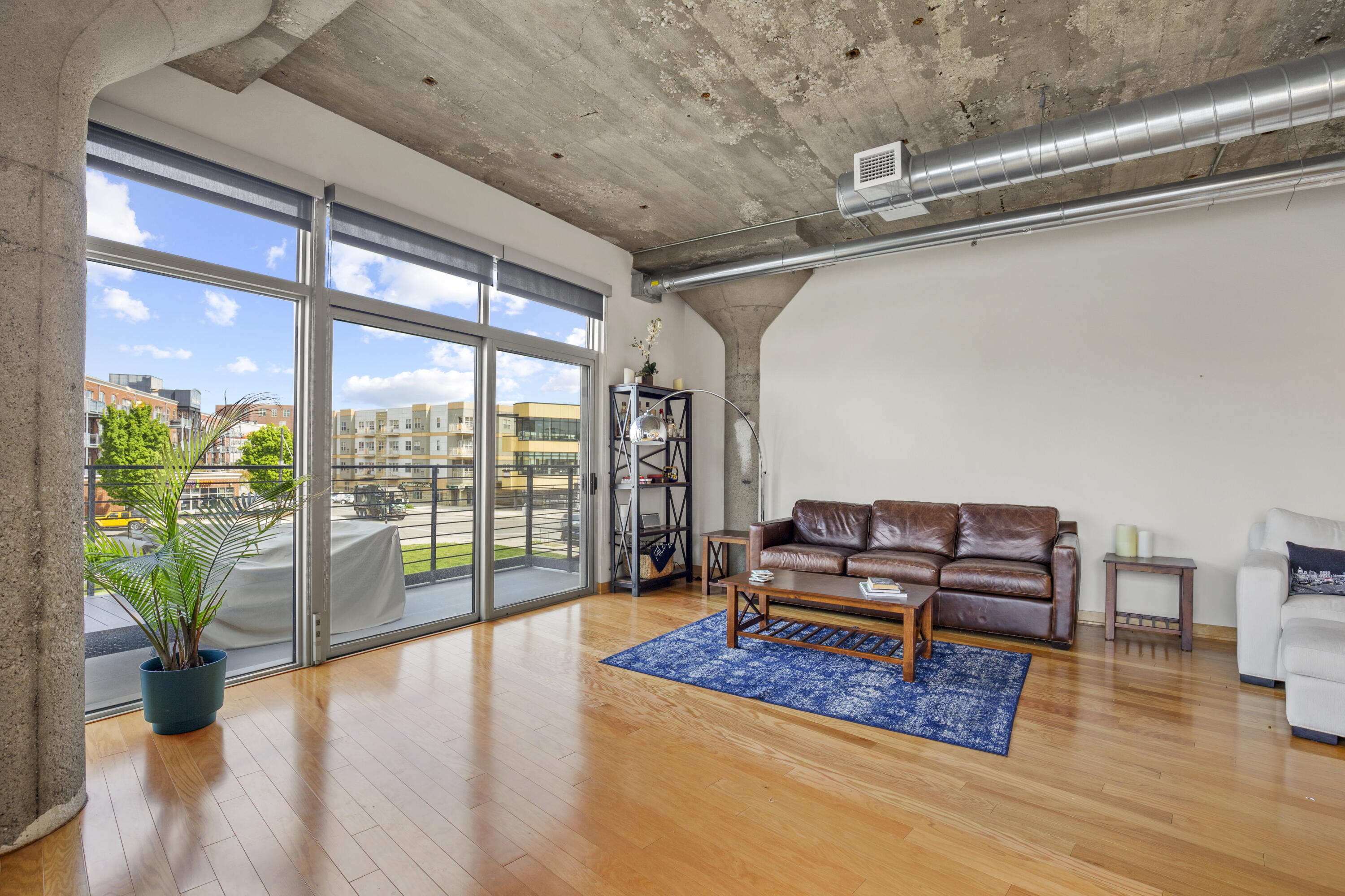 106 W Seeboth St 307