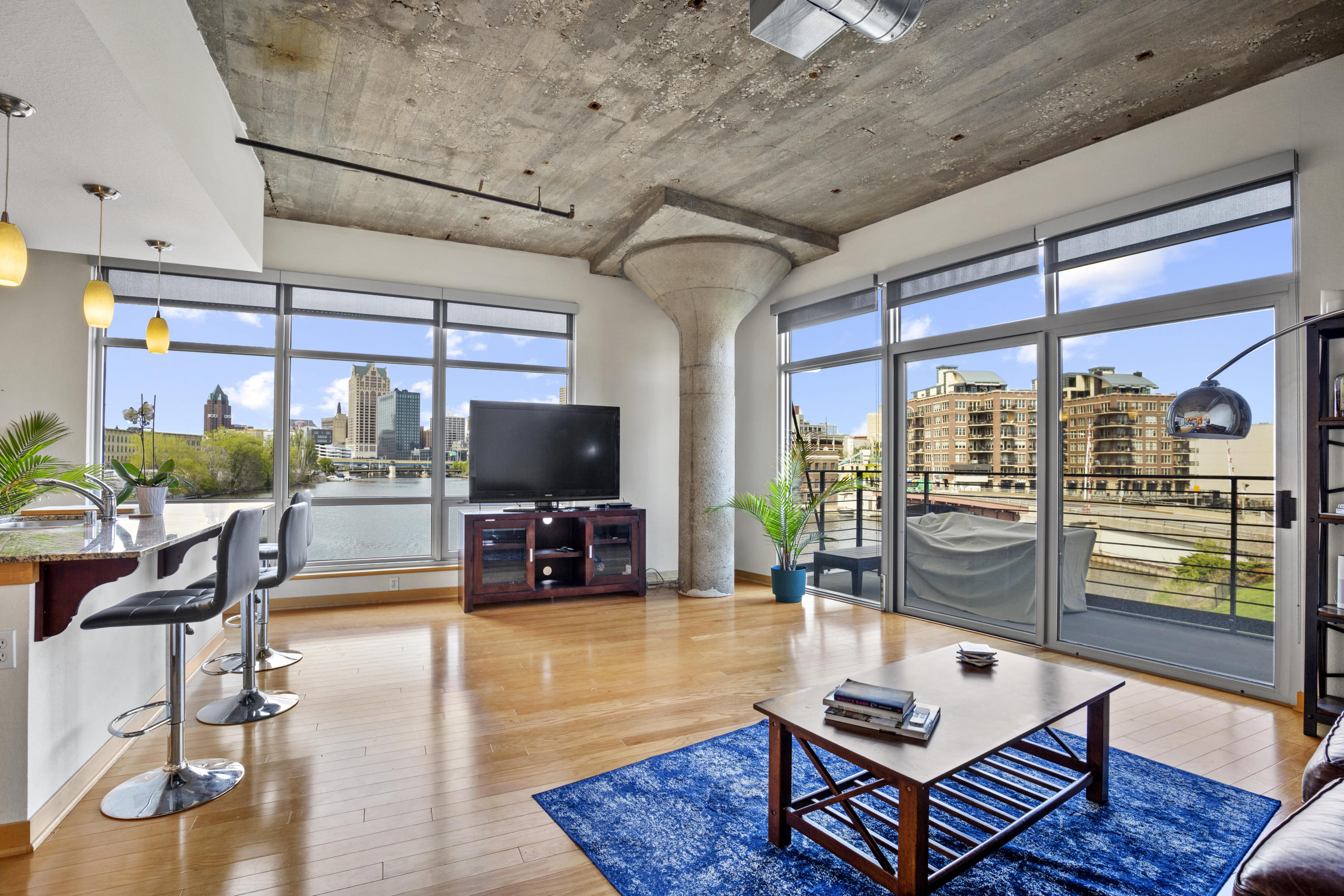 106 W Seeboth St 307