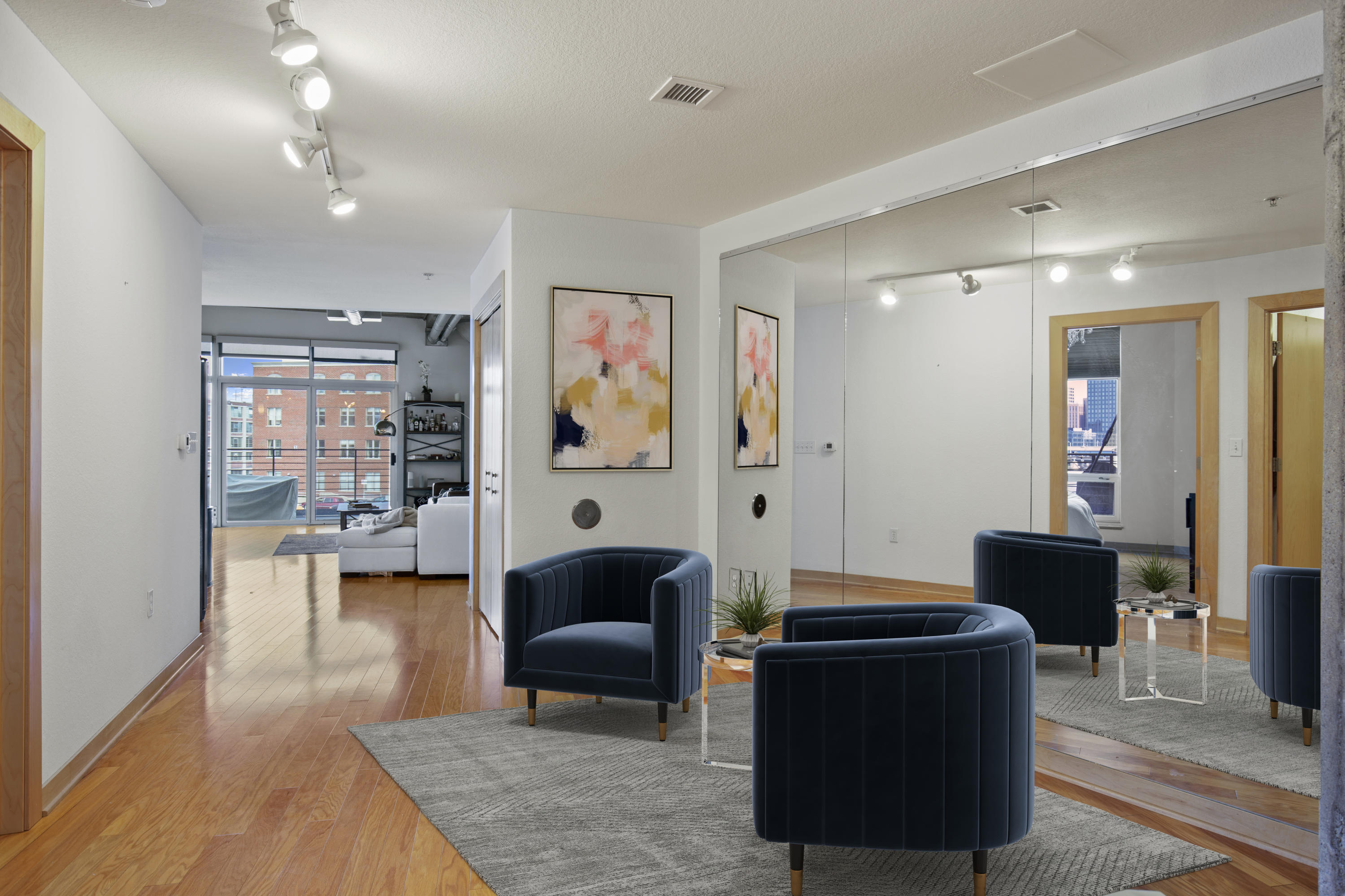 106 W Seeboth St 307