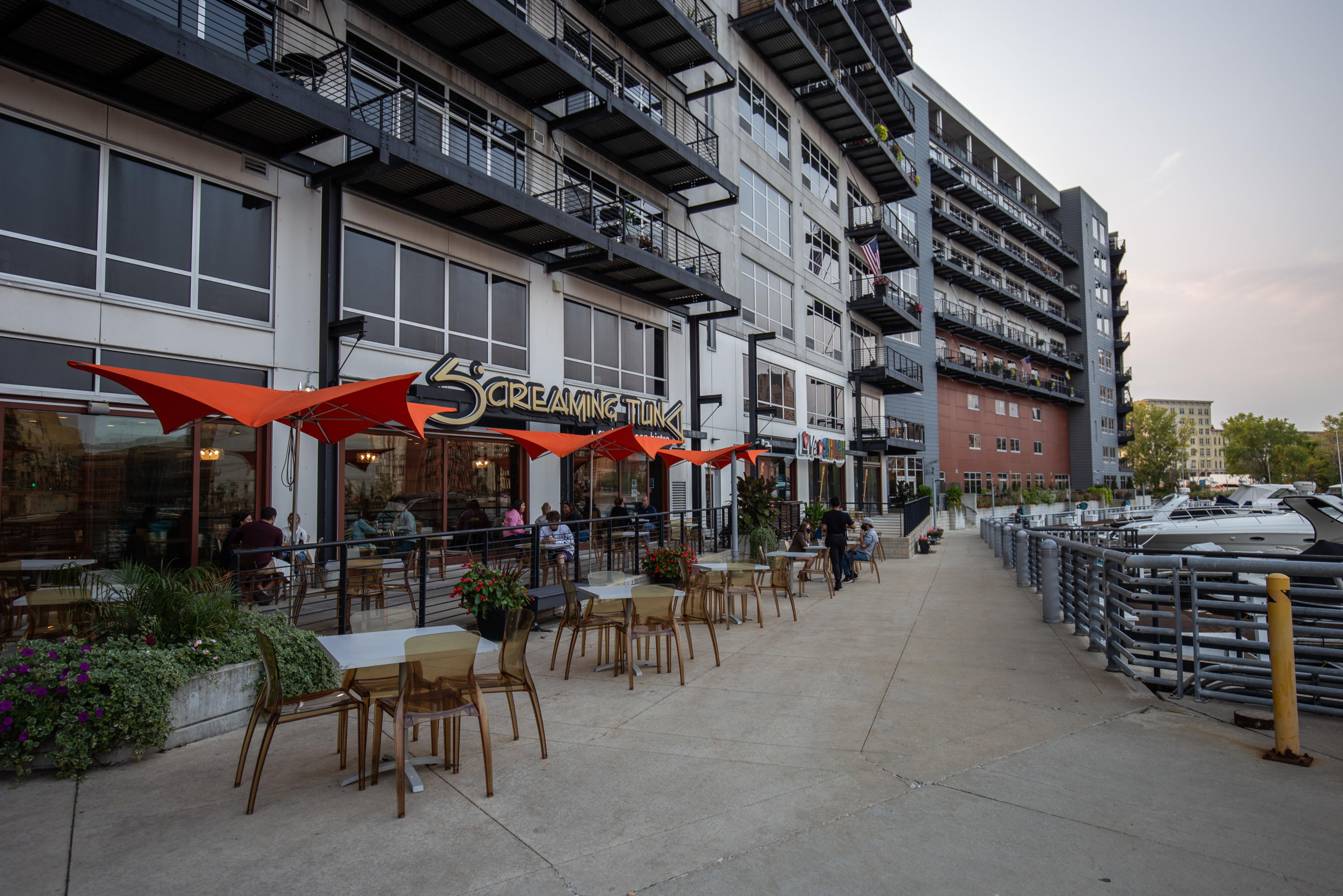 106 W Seeboth St 307