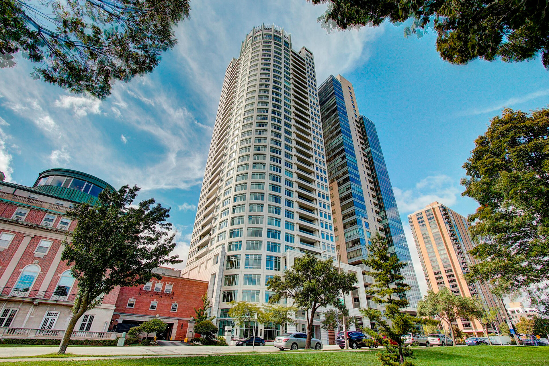 825 N Prospect Ave 2702