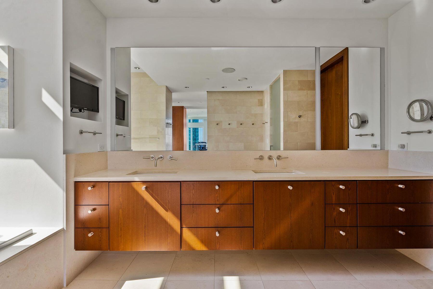 825 N Prospect Ave 2702