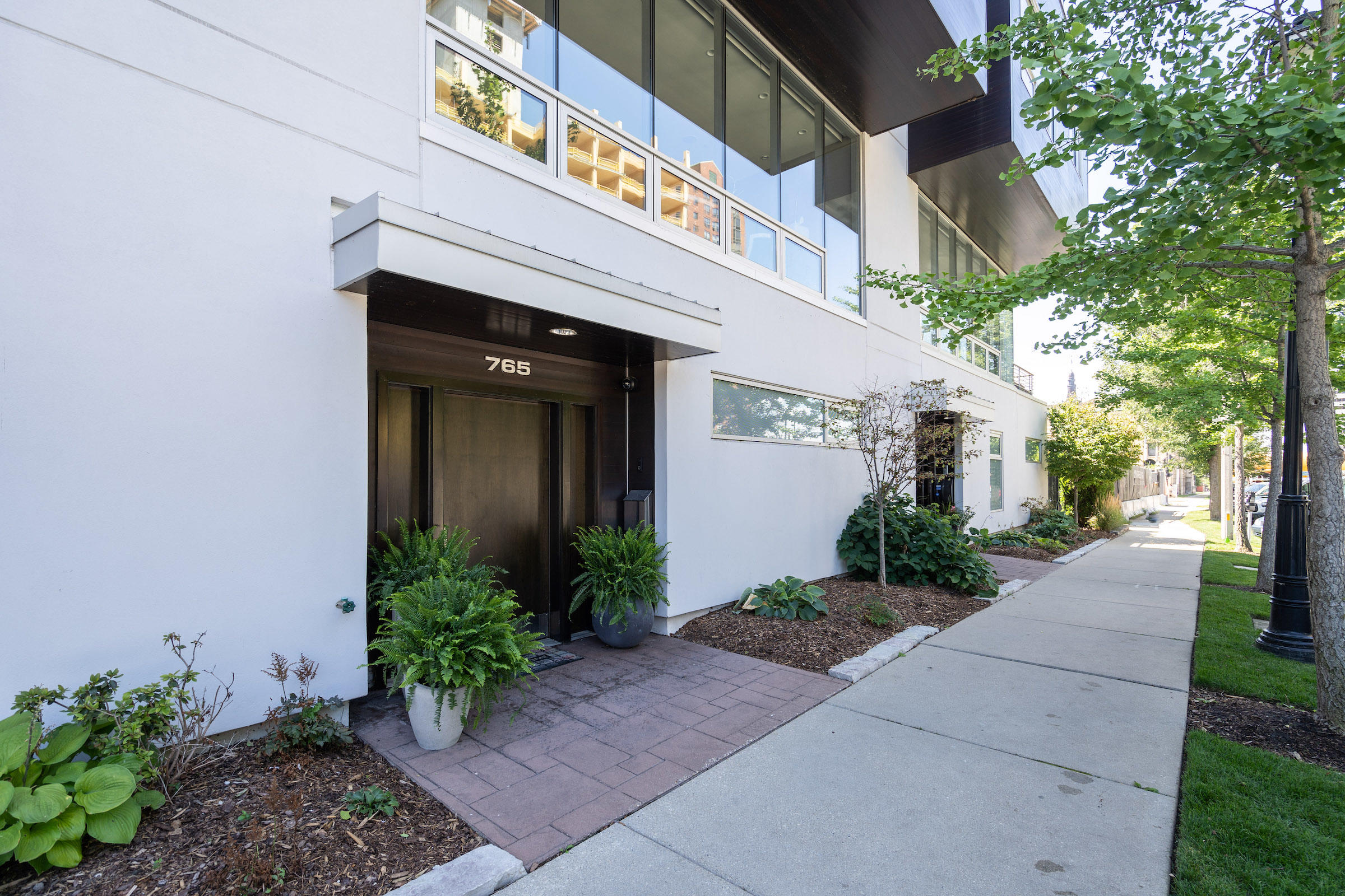 765 E Kilbourn Ave 3