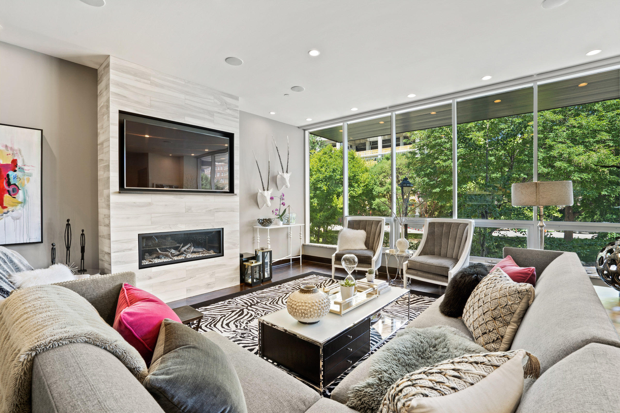 765 E Kilbourn Ave 3