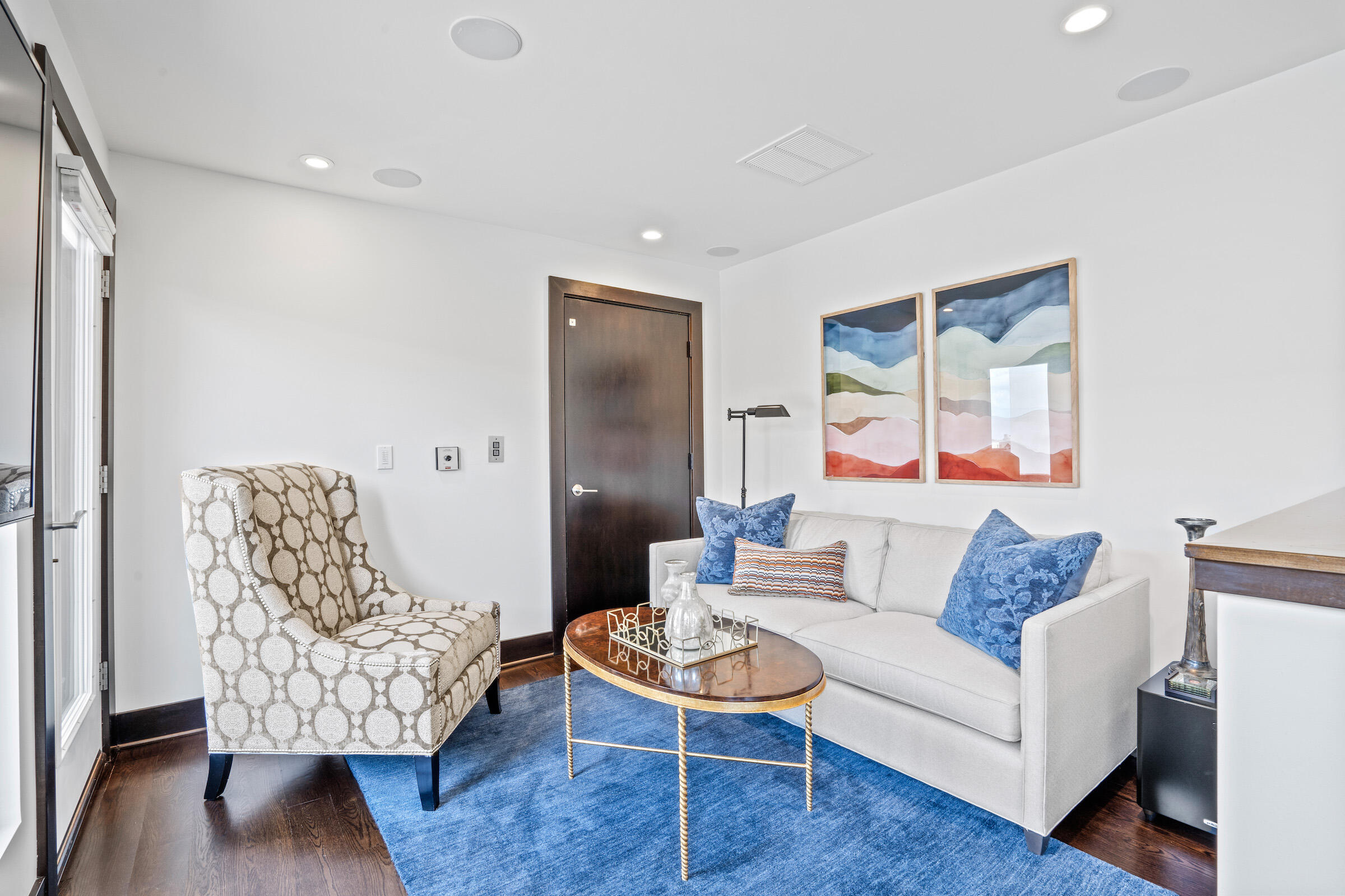 765 E Kilbourn Ave 3