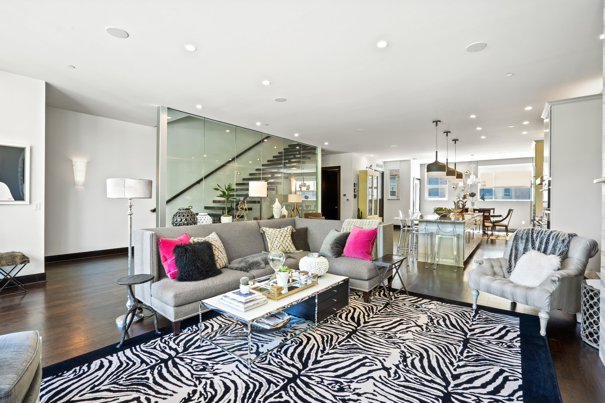 765 E Kilbourn Ave 3