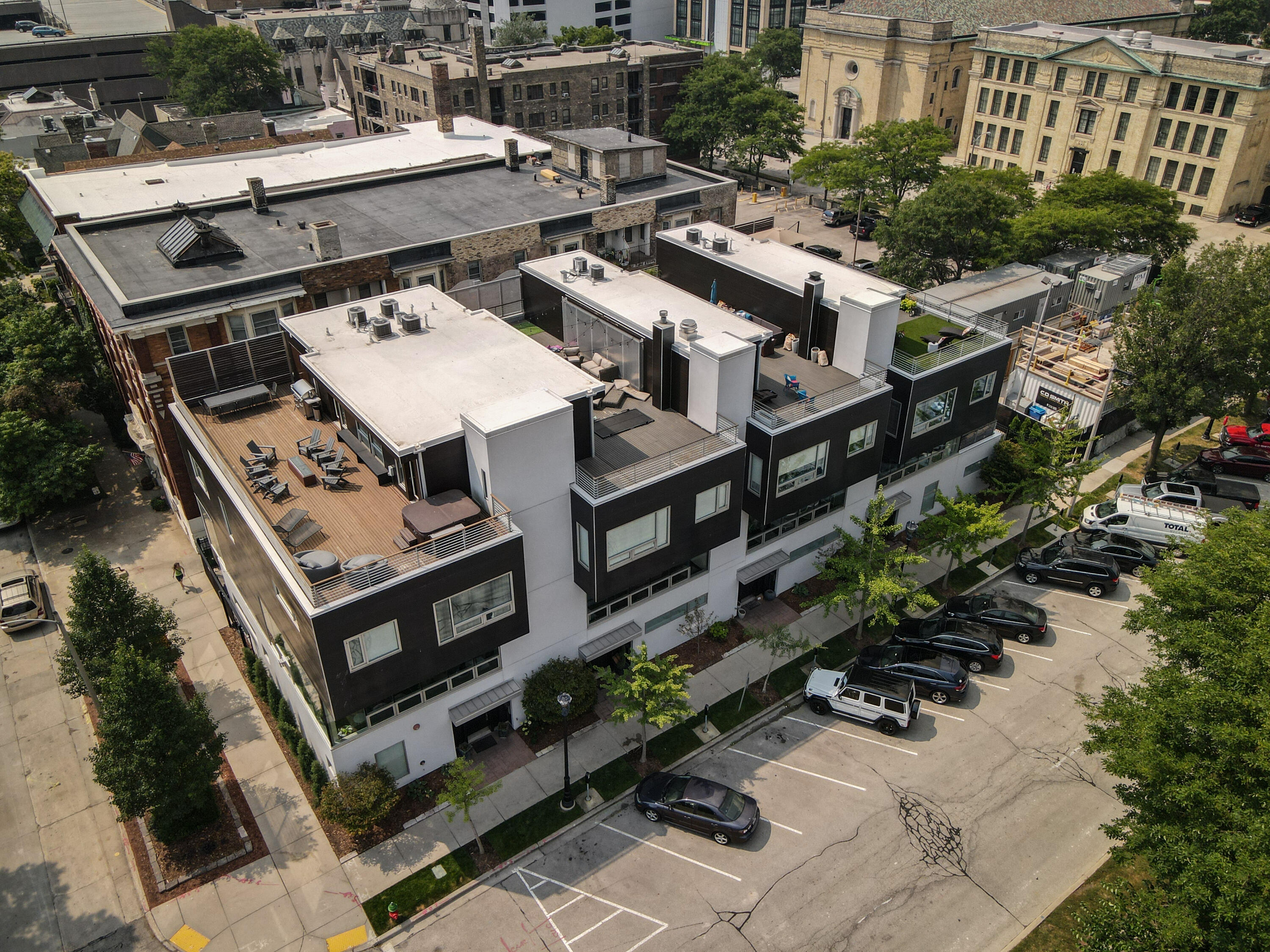 765 E Kilbourn Ave 3