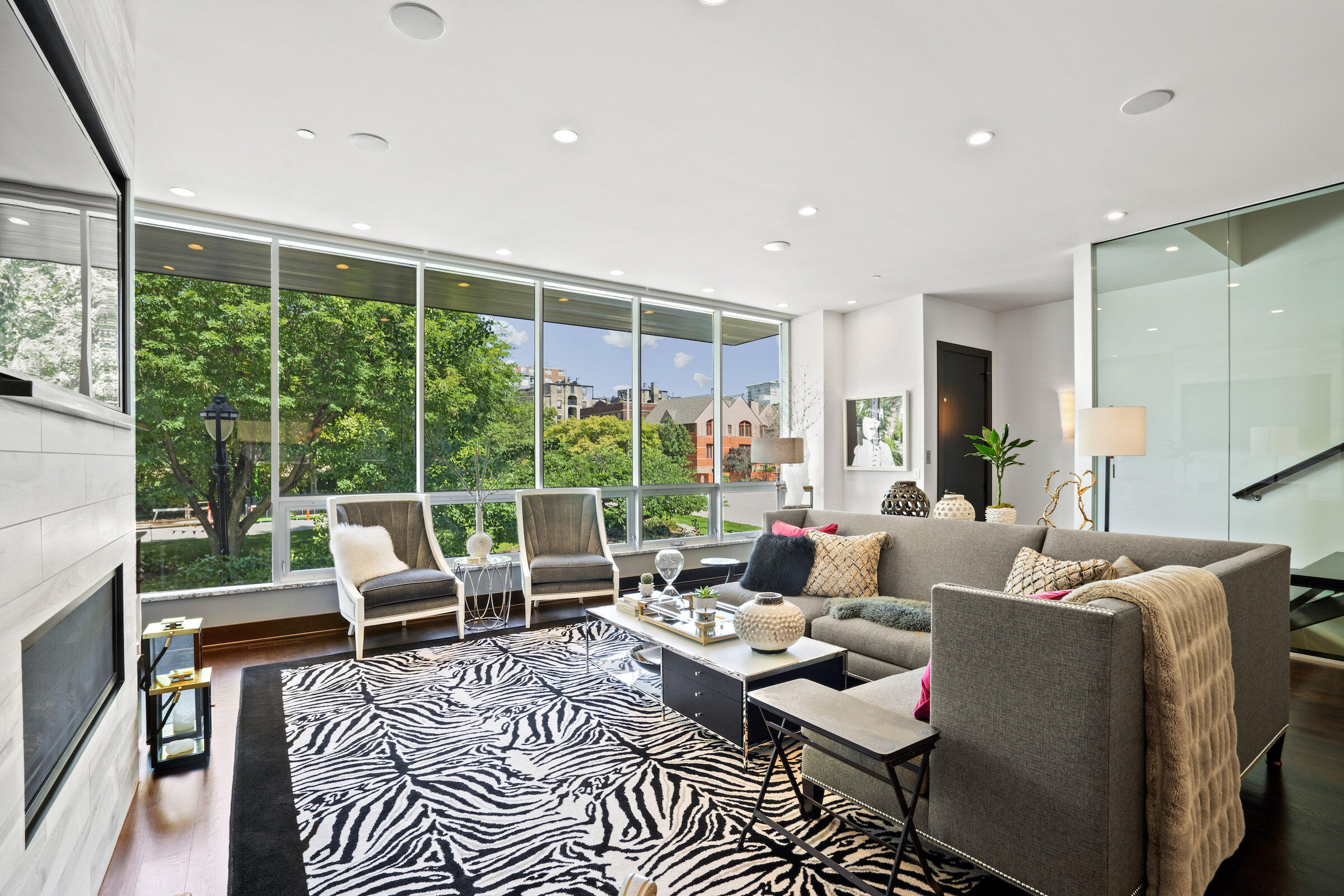 765 E Kilbourn Ave 3