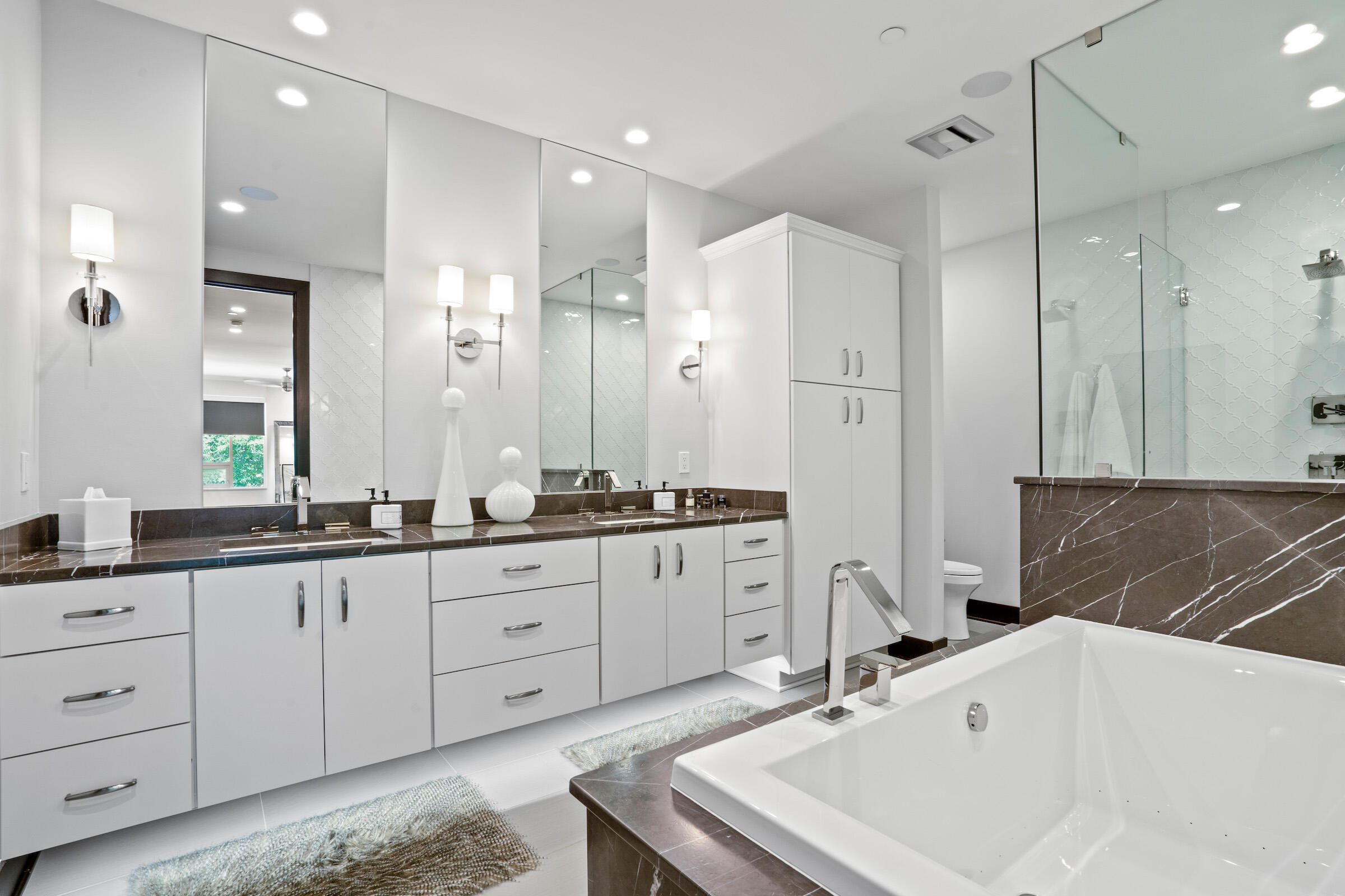 765 E Kilbourn Ave 3