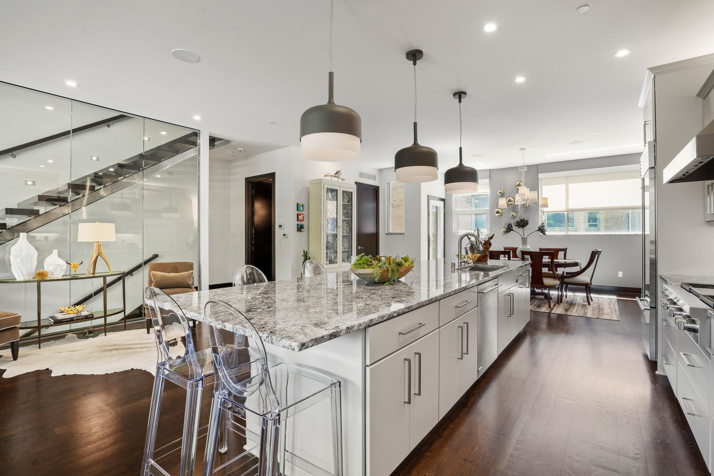 765 E Kilbourn Ave 3