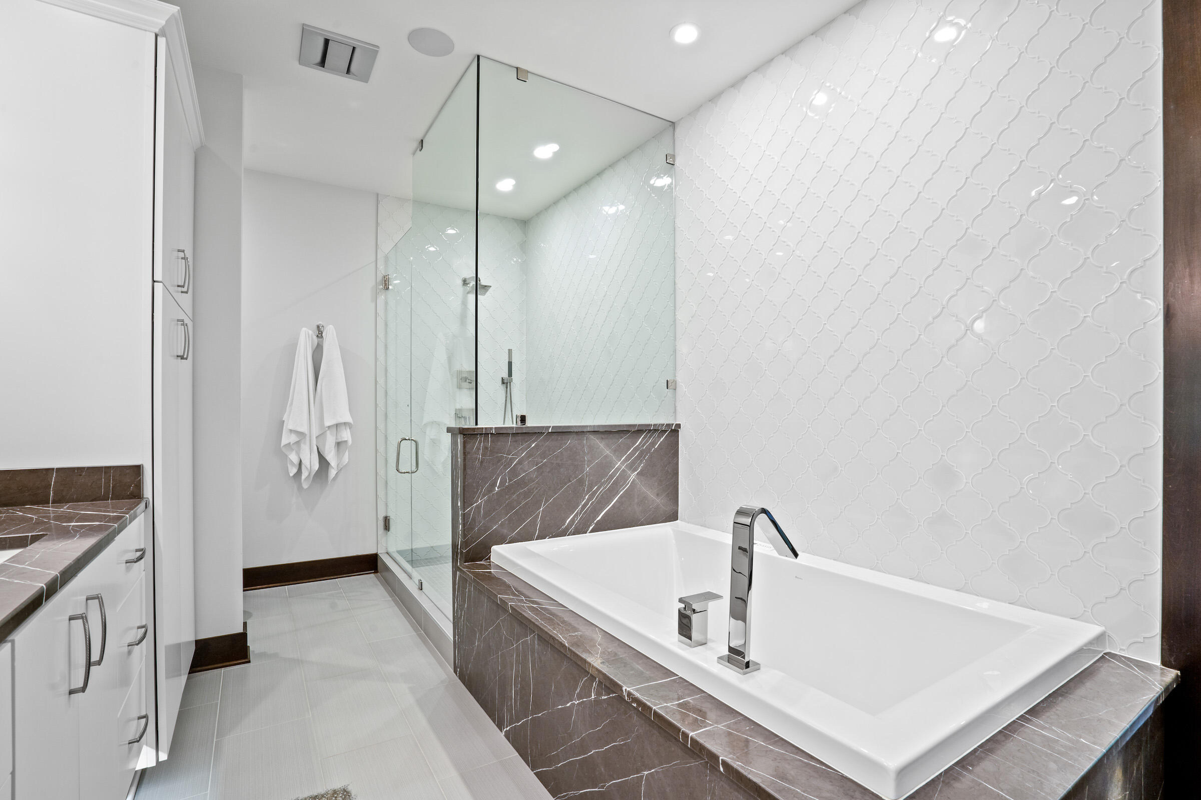 765 E Kilbourn Ave 3