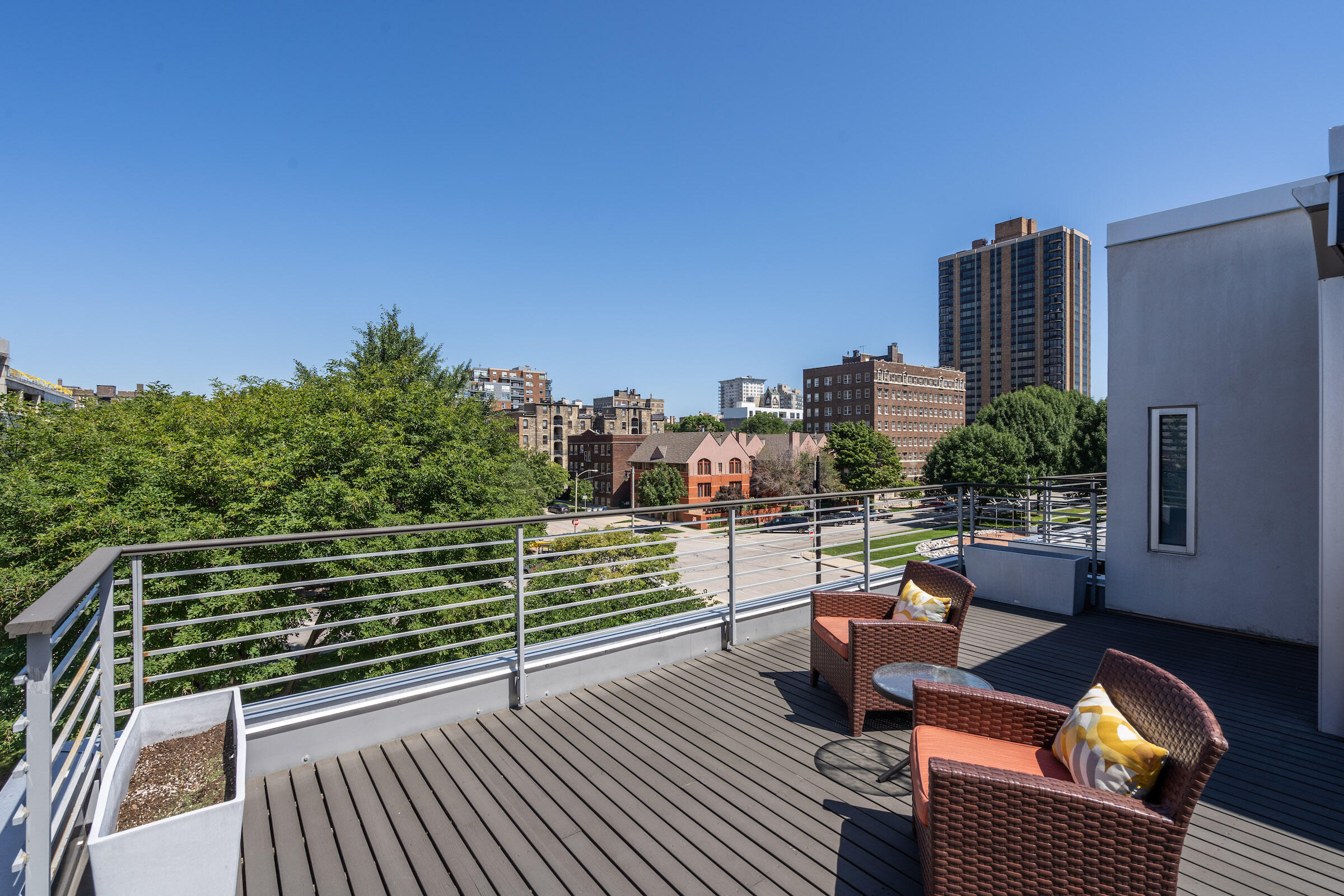 765 E Kilbourn Ave 3