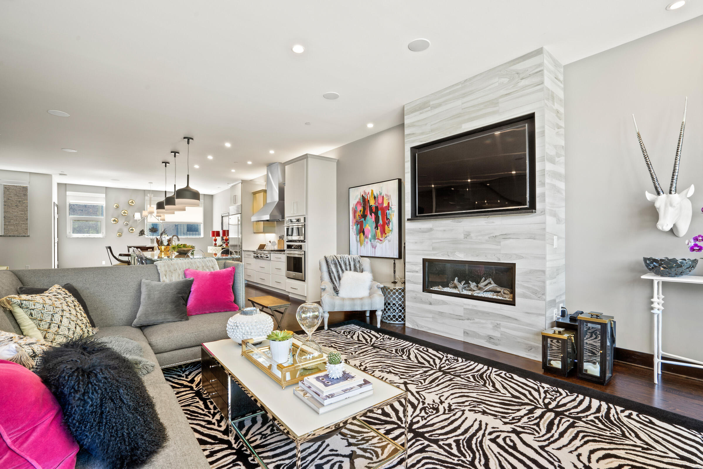 765 E Kilbourn Ave 3