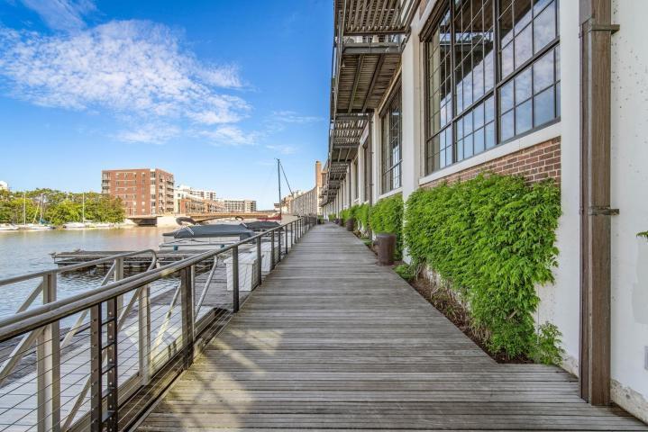 311 E Erie St 206