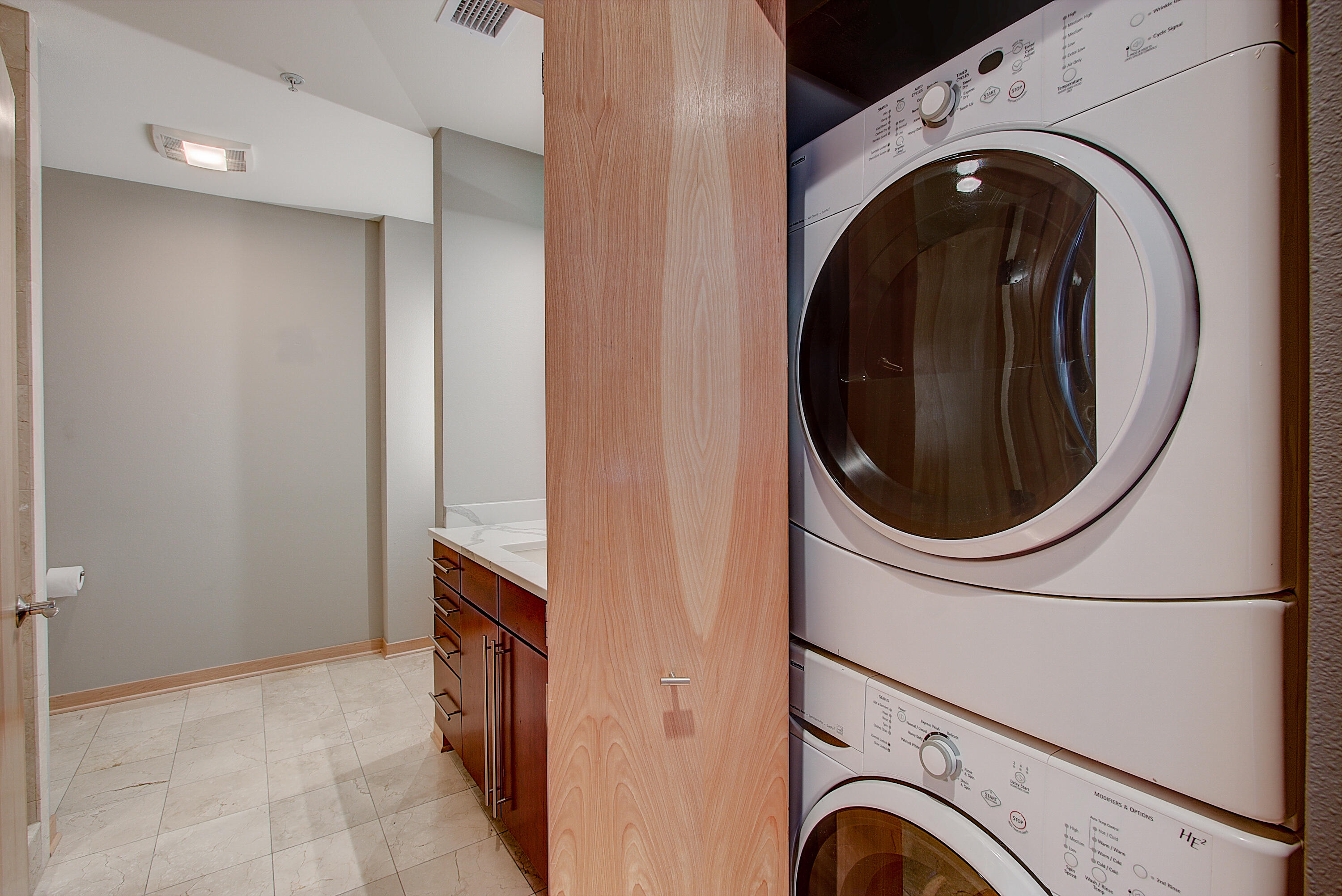 311 E Erie St 206
