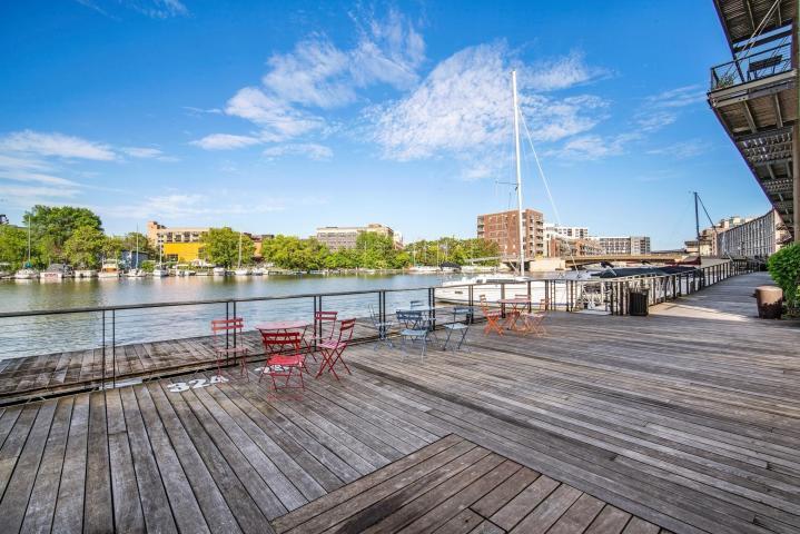 311 E Erie St 206