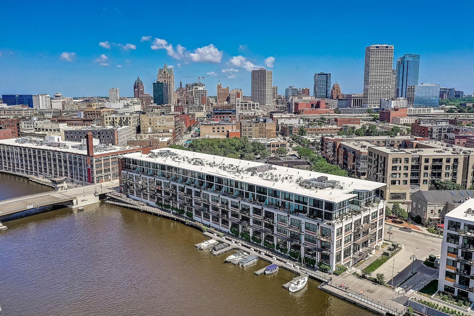 311 E Erie St 206