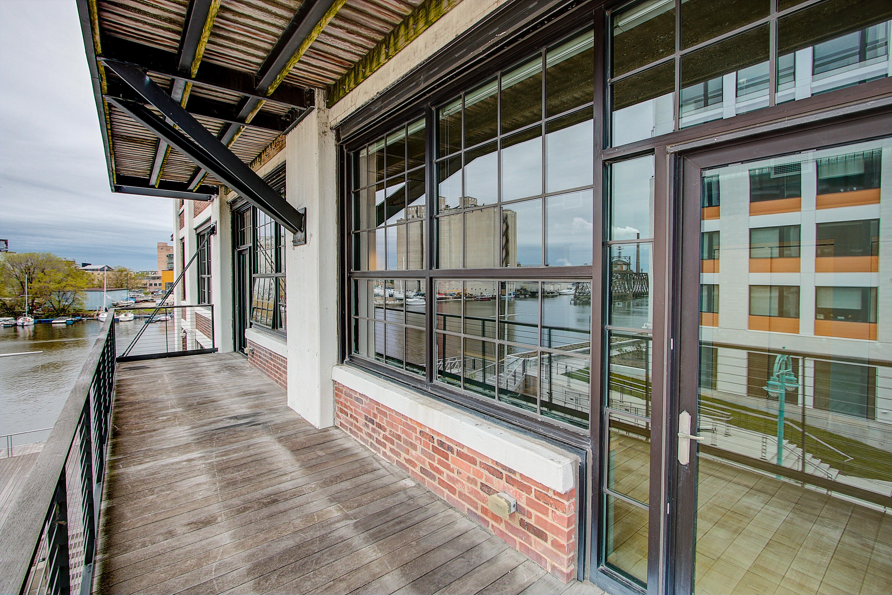 311 E Erie St 206