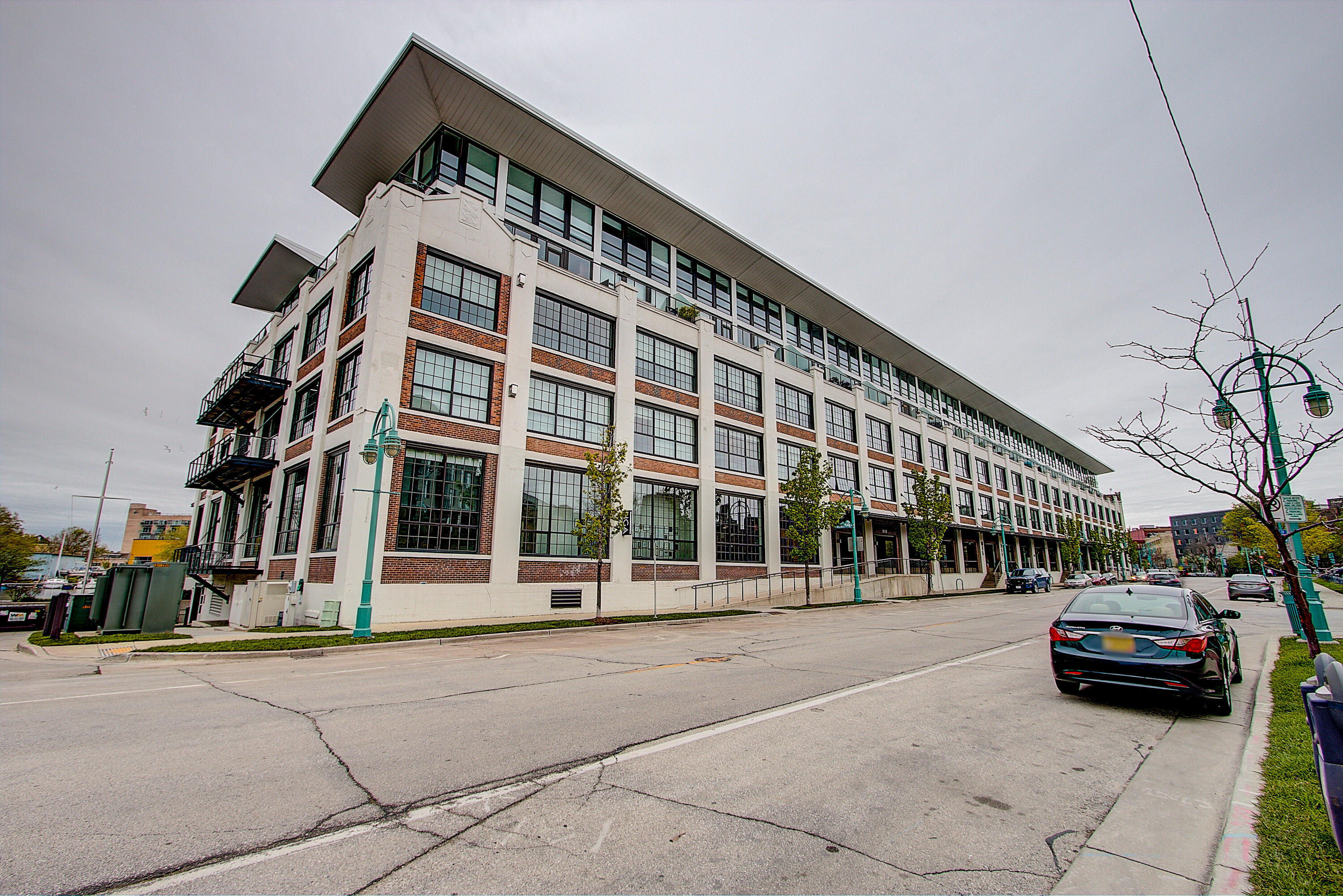 311 E Erie St 206