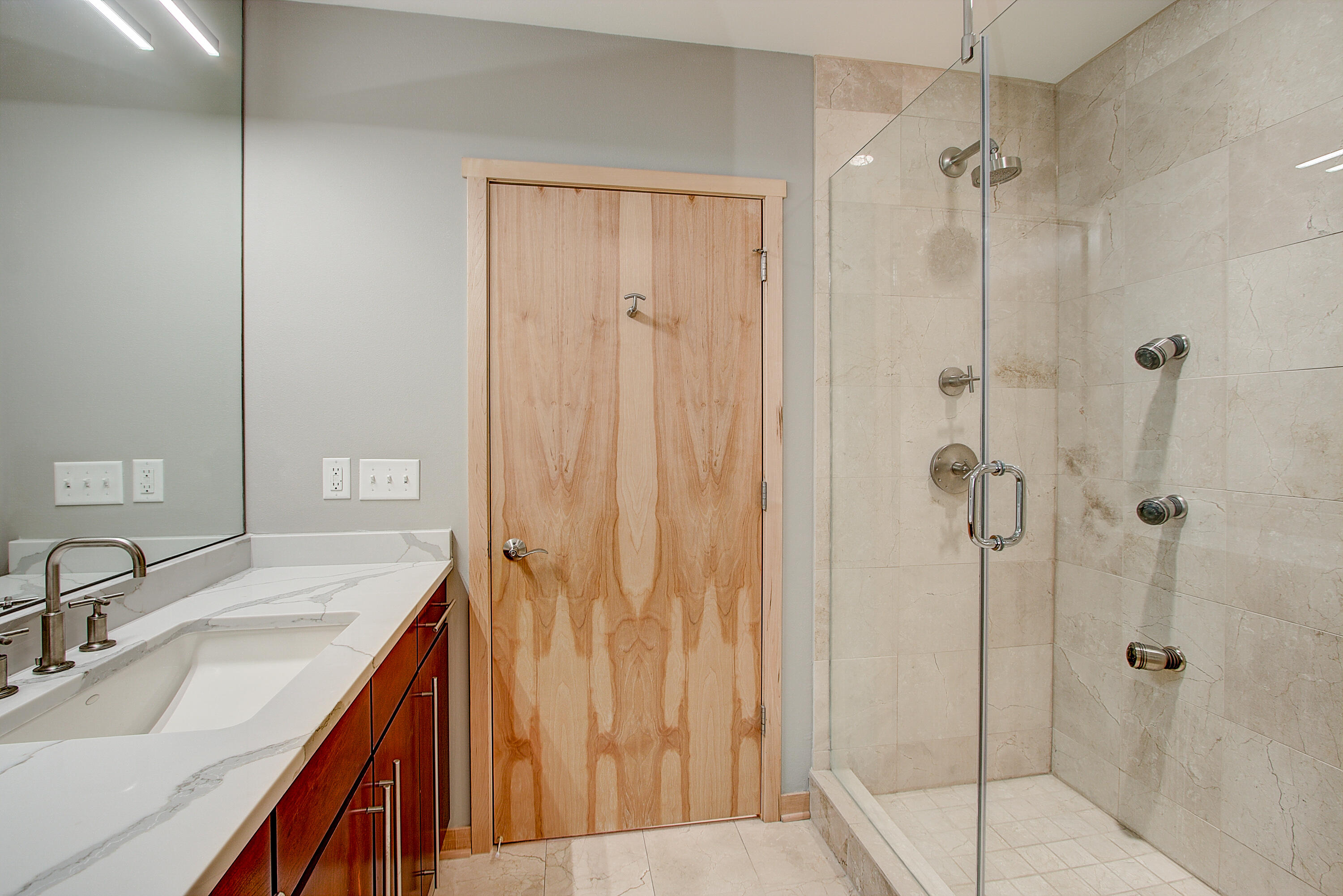 311 E Erie St 206