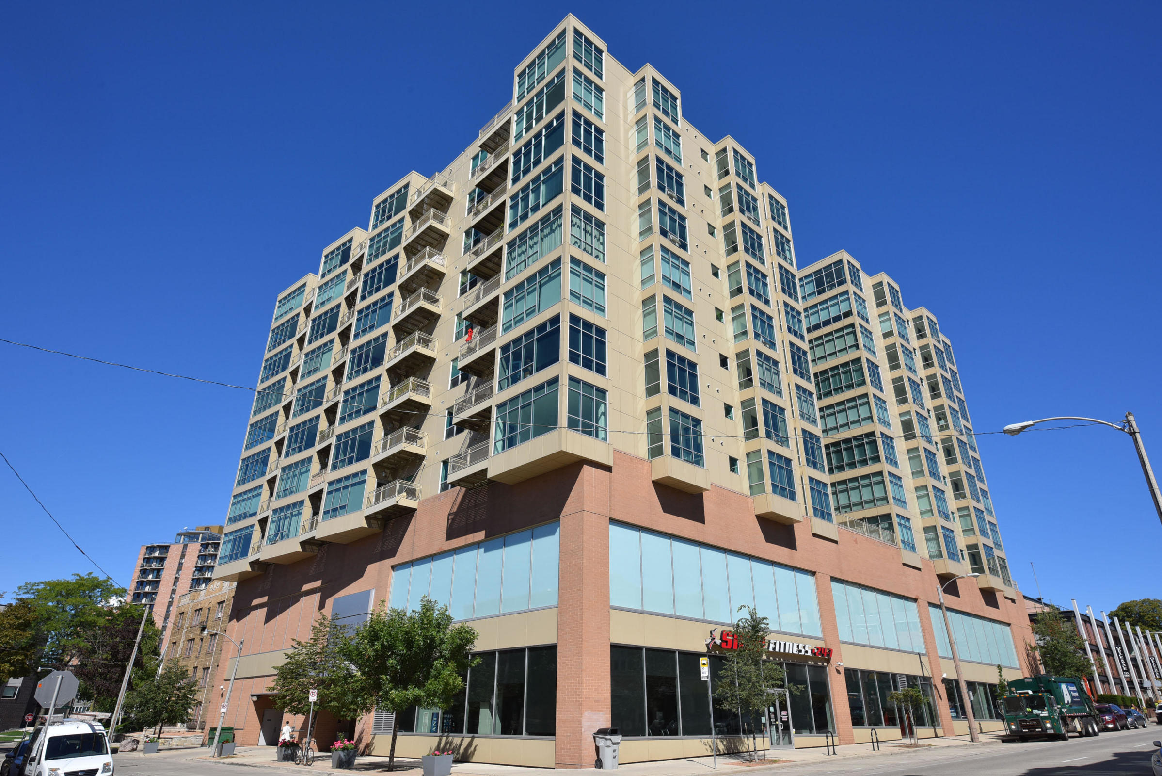 1550 E Royall Pl 1011