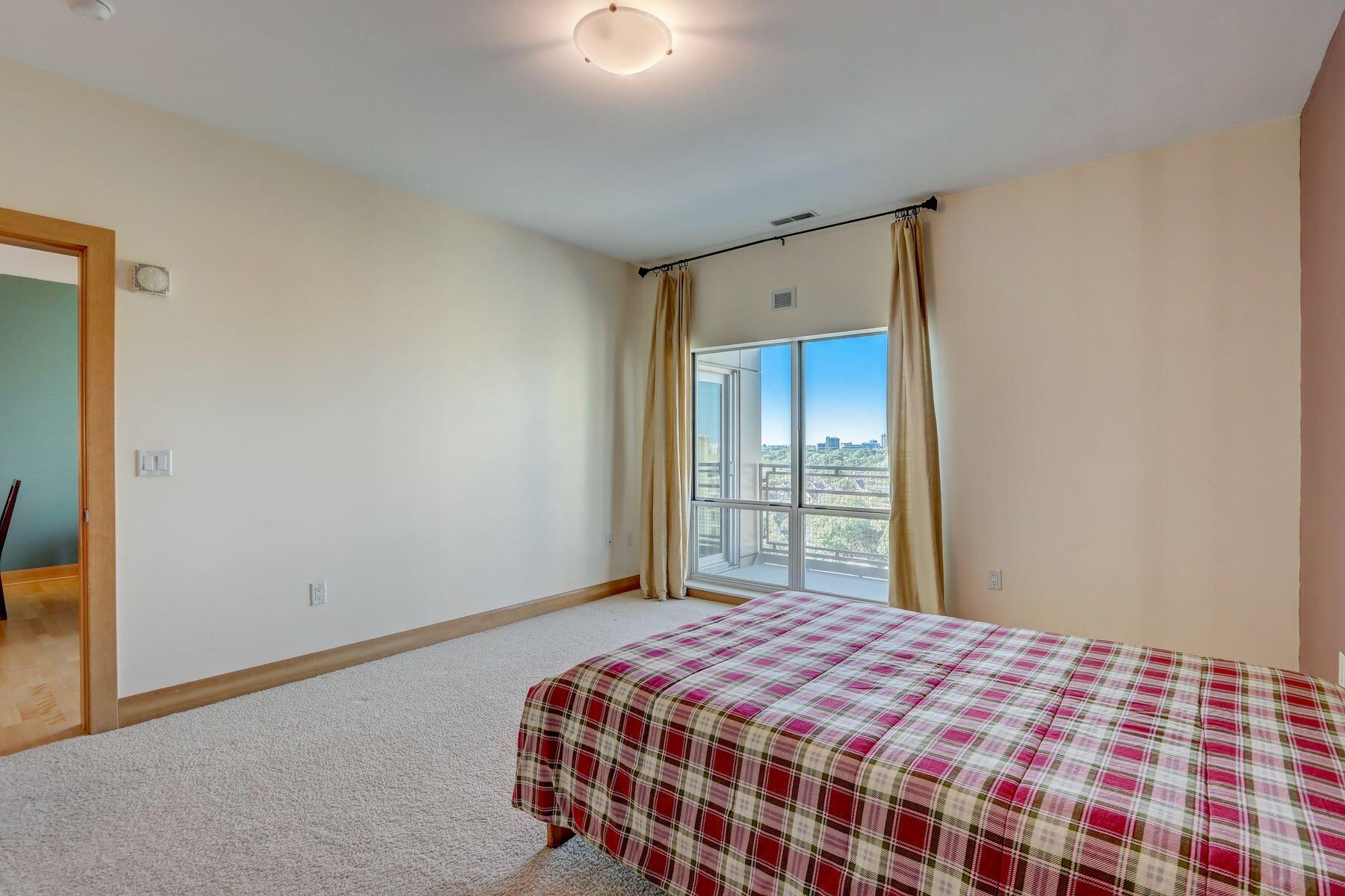 1550 E Royall Pl 1011