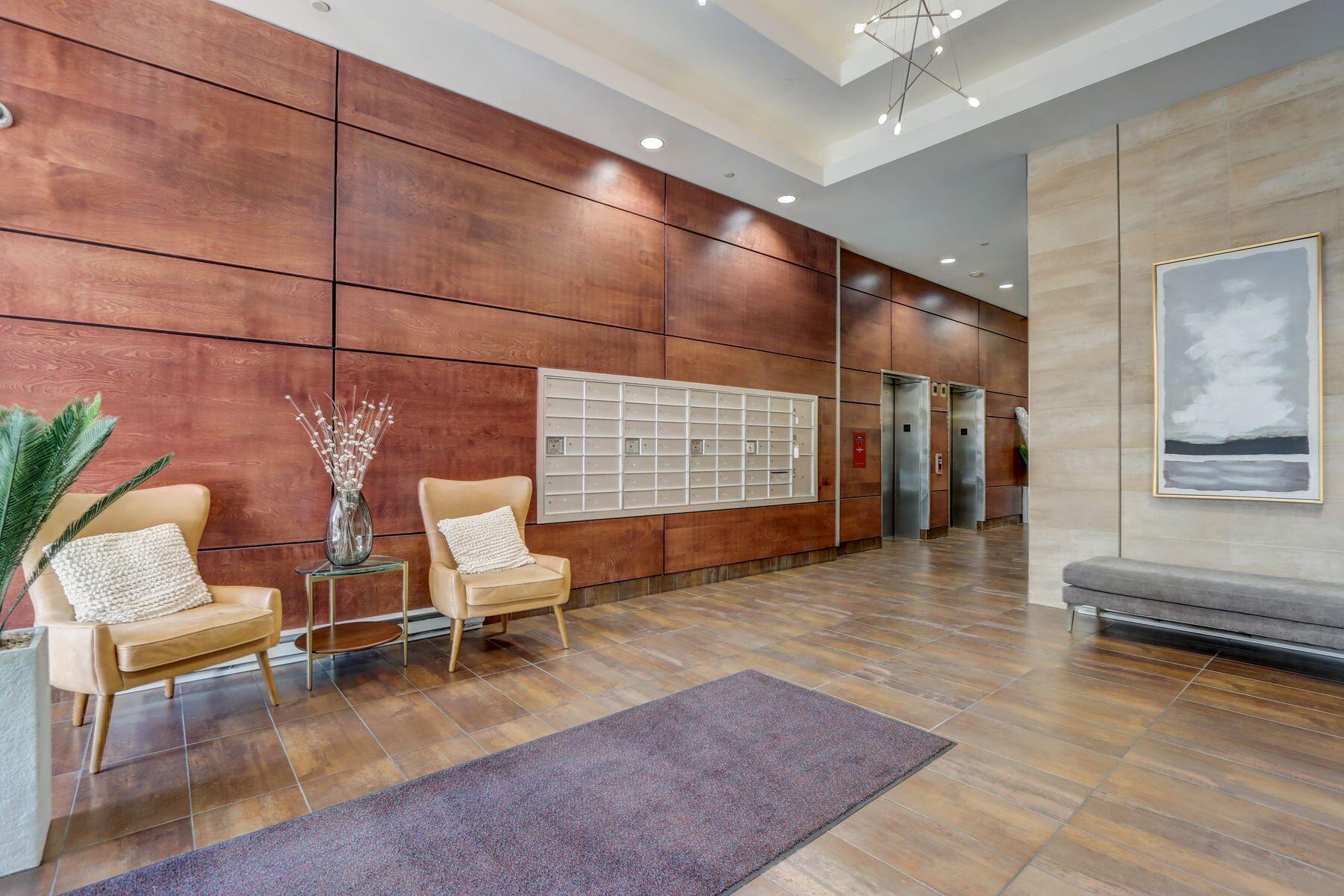 1550 E Royall Pl 1011