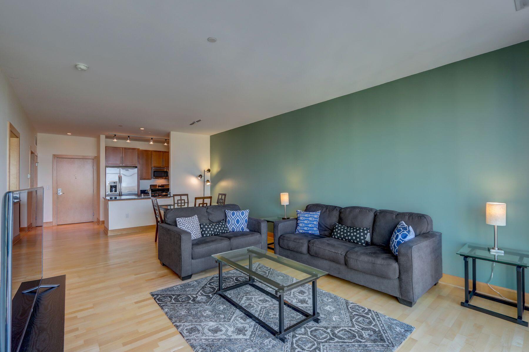 1550 E Royall Pl 1011