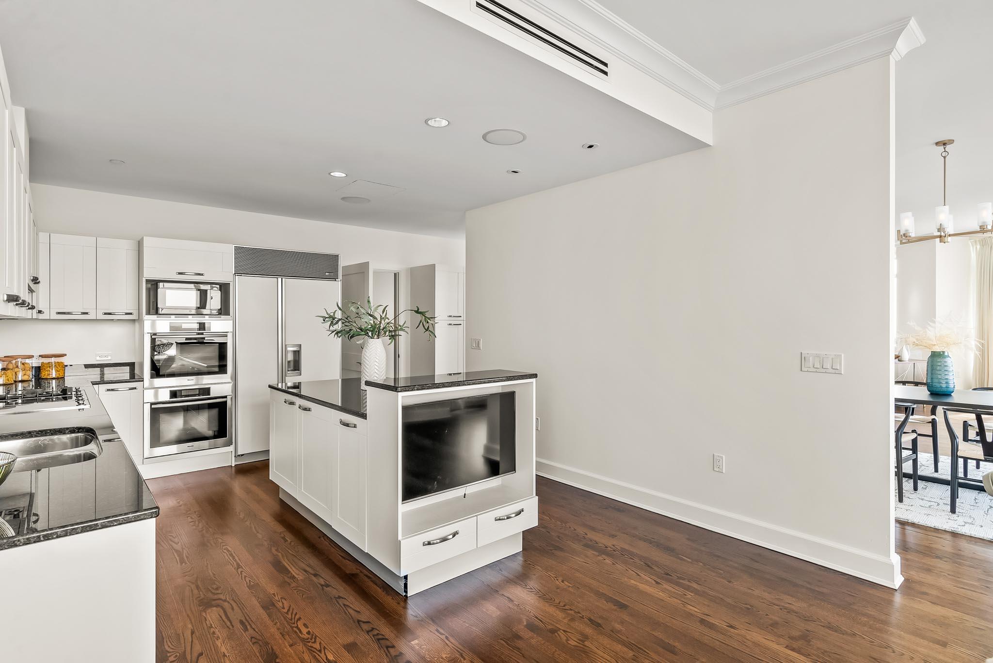 825 N Prospect Ave 2202