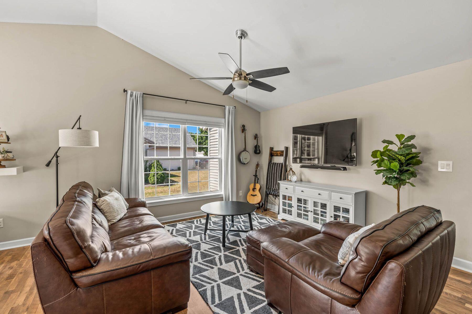 3615 Applewood Dr